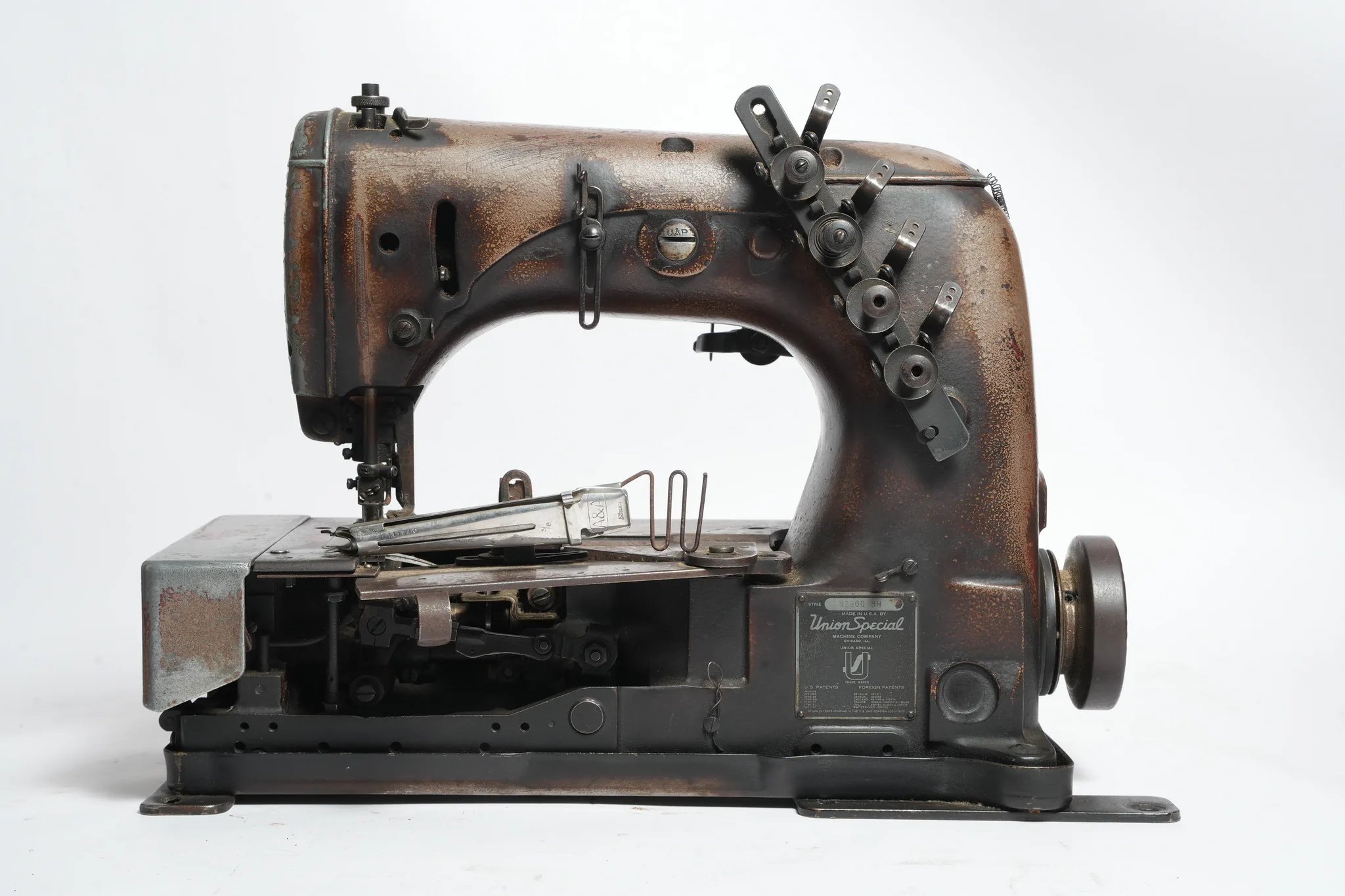 Union Special Style 52900 BH Industrial Sewing Machine — photograph 2