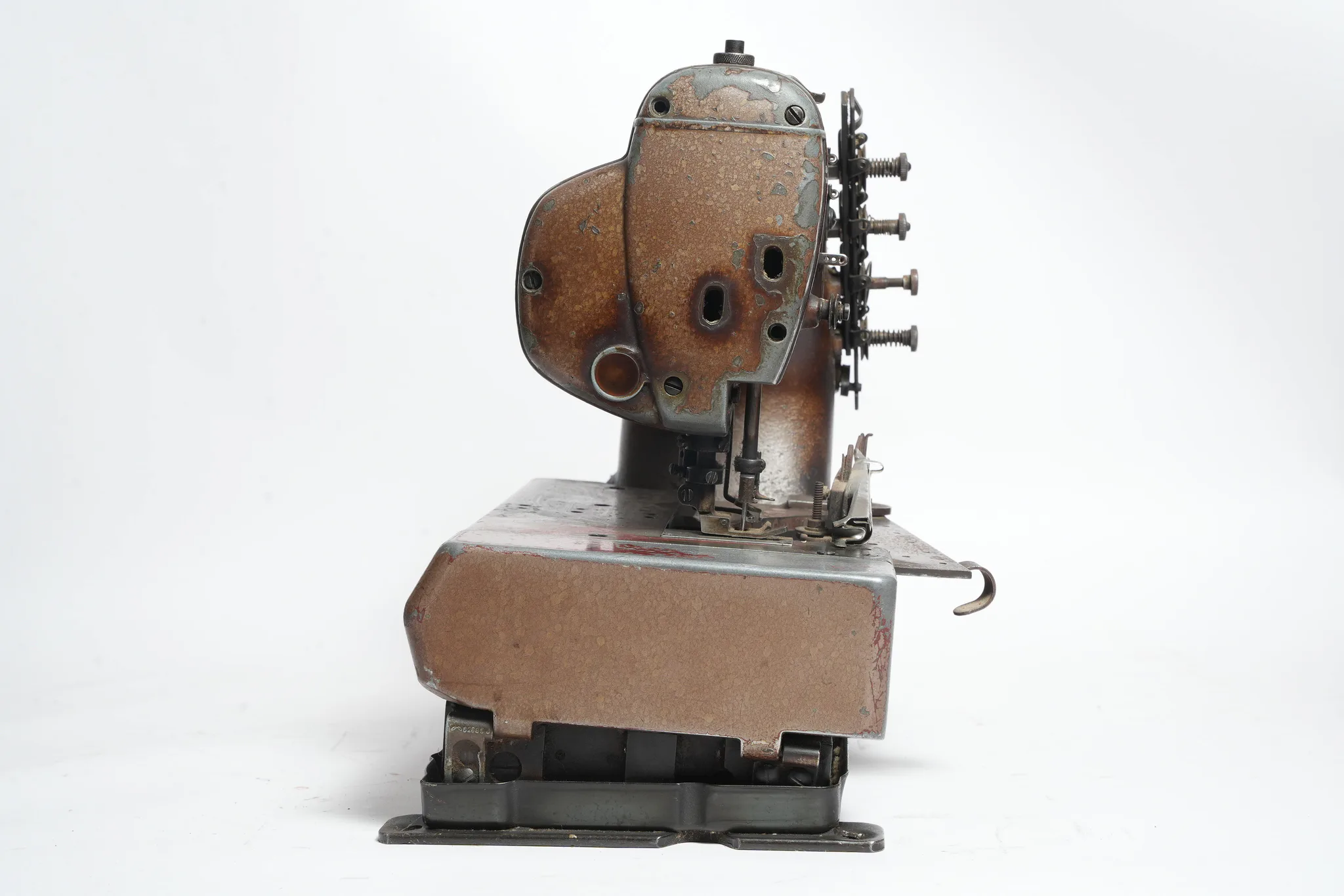 Union Special Style 52900 BH Industrial Sewing Machine — photograph 3