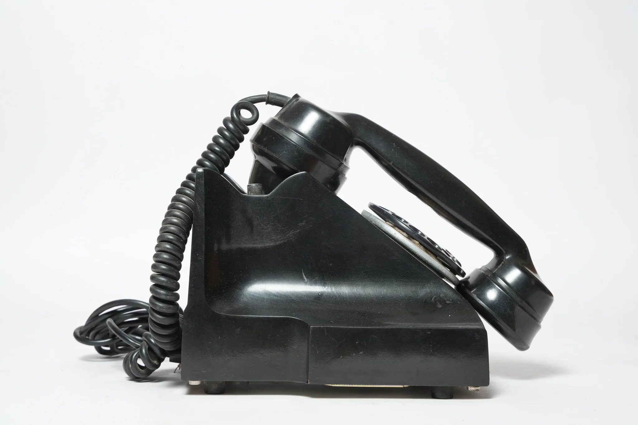 VEF BAGTA-50 Bakelite Rotary Desk Telephone — photograph 2