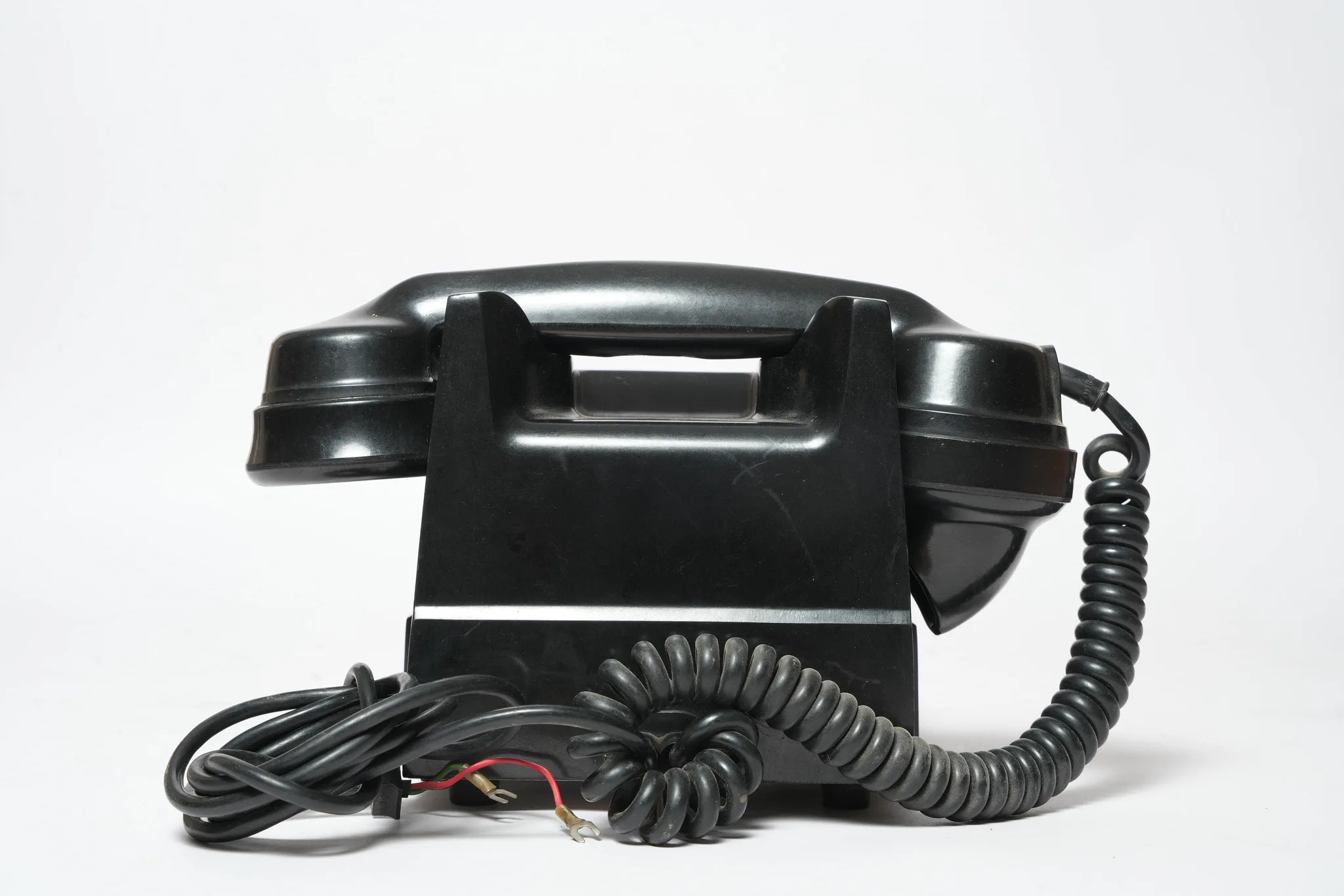 VEF BAGTA-50 Bakelite Rotary Desk Telephone — photograph 3