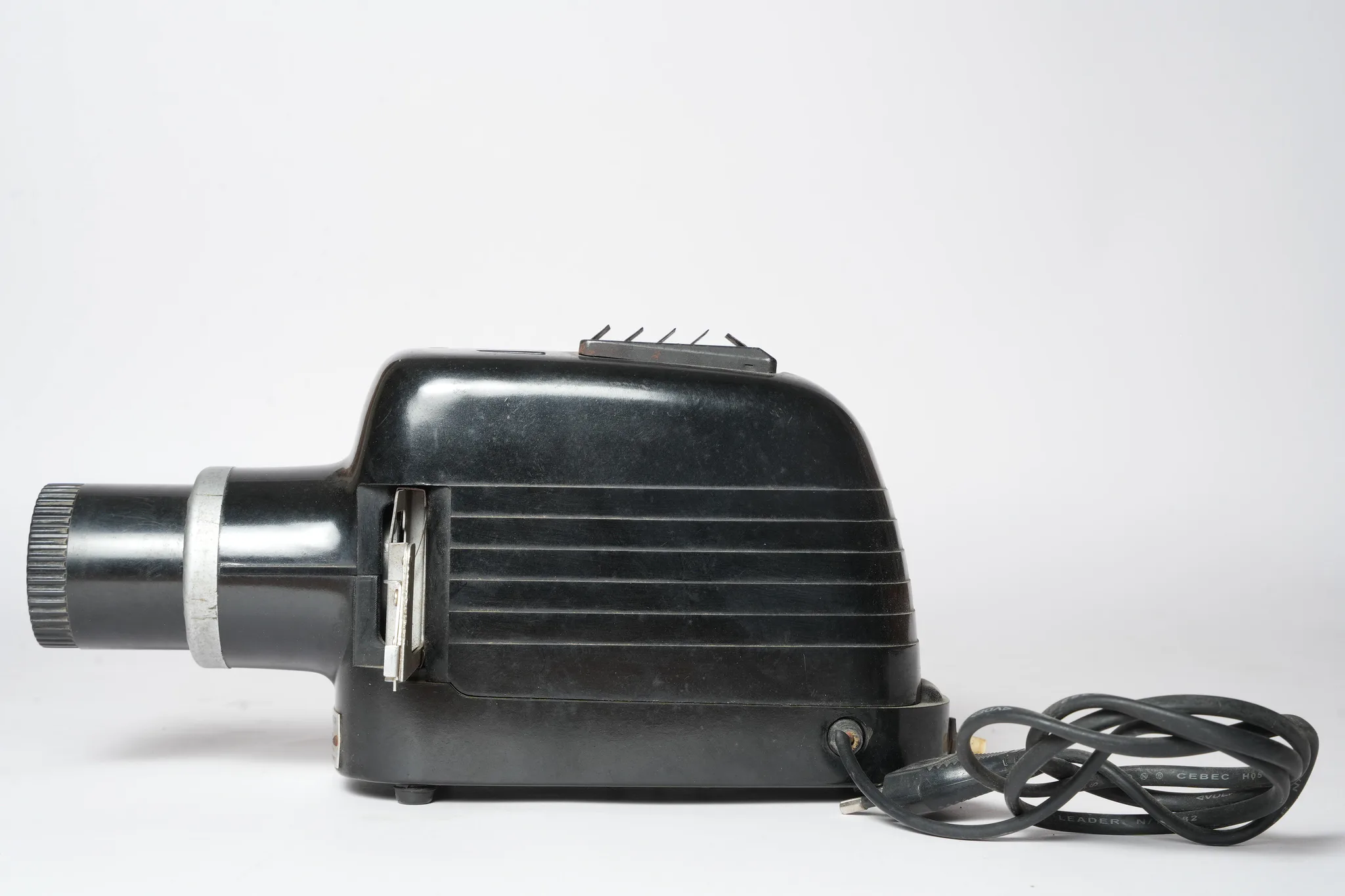 Vintage Bakelite 35mm Slide Projector — photograph 1