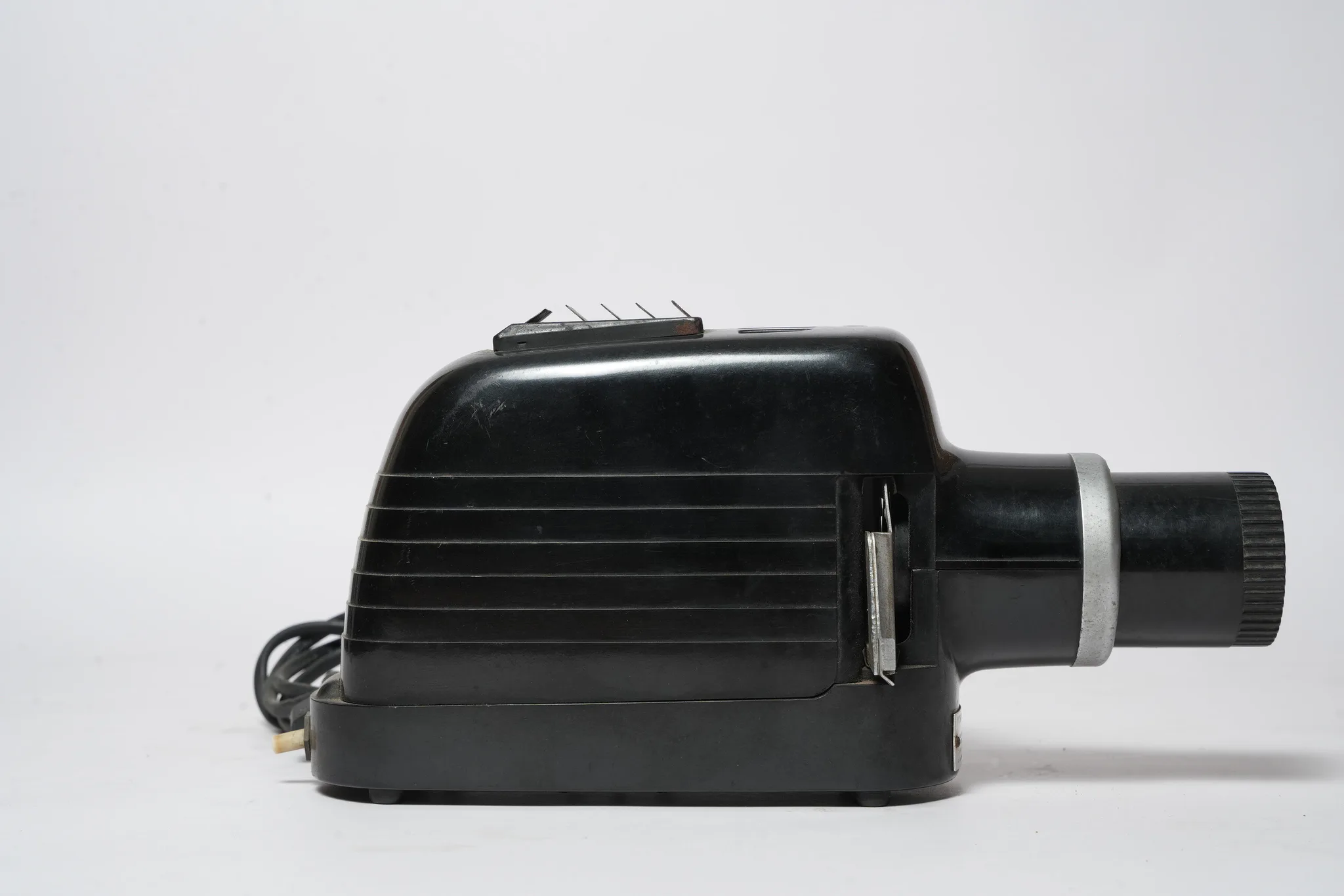 Vintage Bakelite 35mm Slide Projector — photograph 3