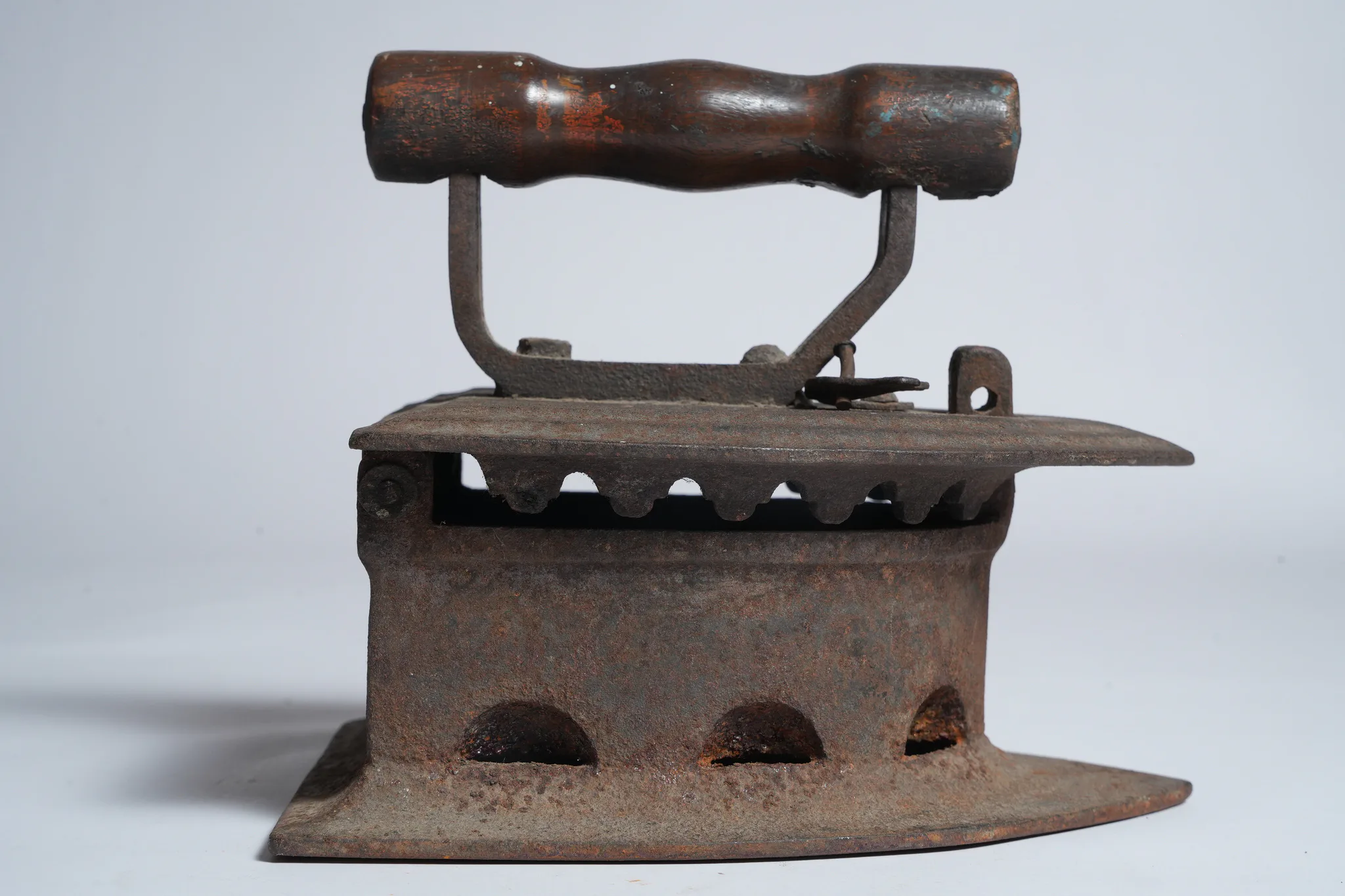 Vintage Cast Iron Charcoal Flatiron (Antique Laundry Tool) — photograph