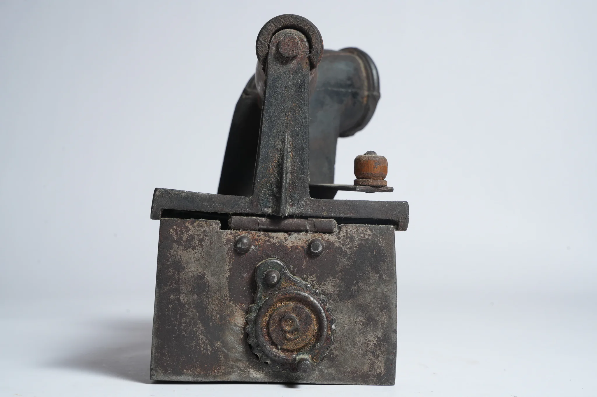 Vintage Cast Iron Charcoal Flatiron with Wooden Handle — photograph