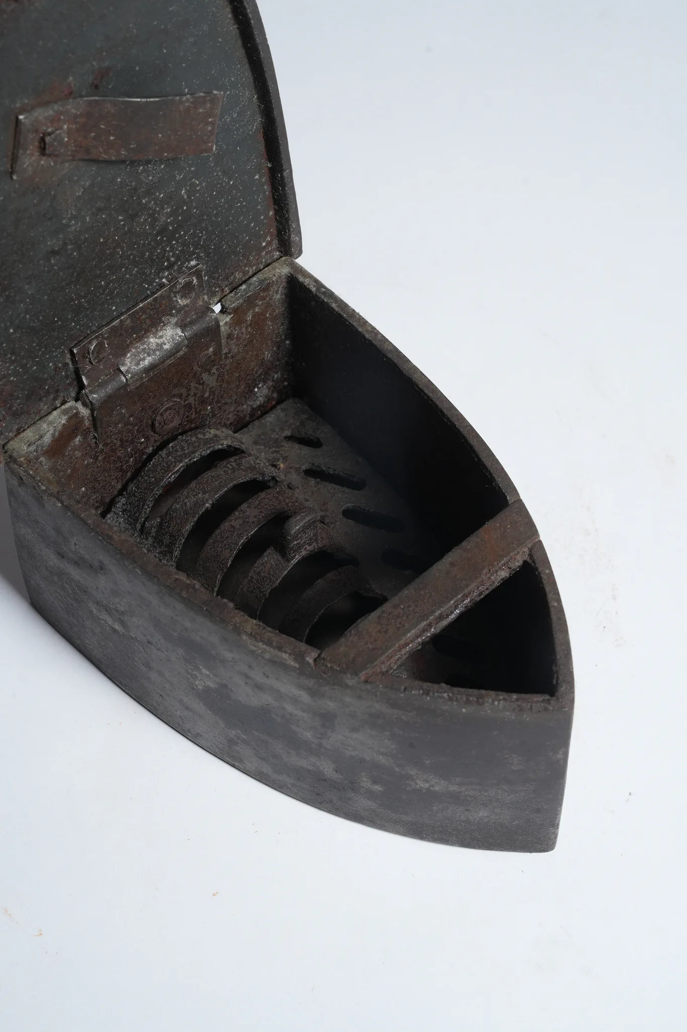 Vintage Cast Iron Charcoal Flatiron with Wooden Handle — photograph