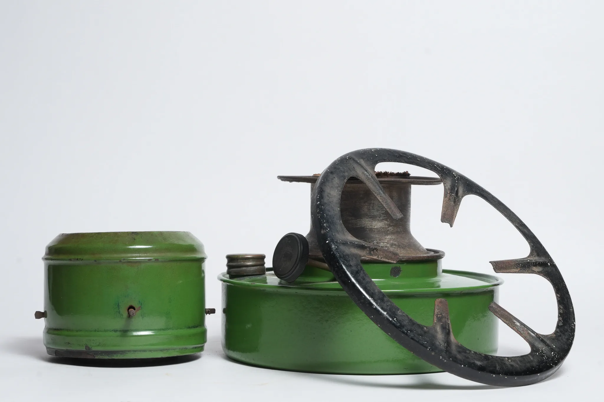 Vintage Haller Green Enamel Kerosene Stove — photograph 3