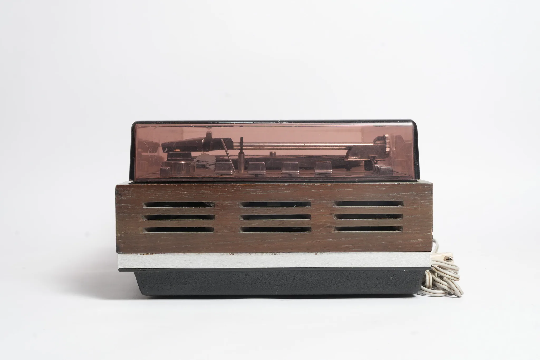 Vintage Integrated Stereo Turntable & Amplifier System — photograph 2
