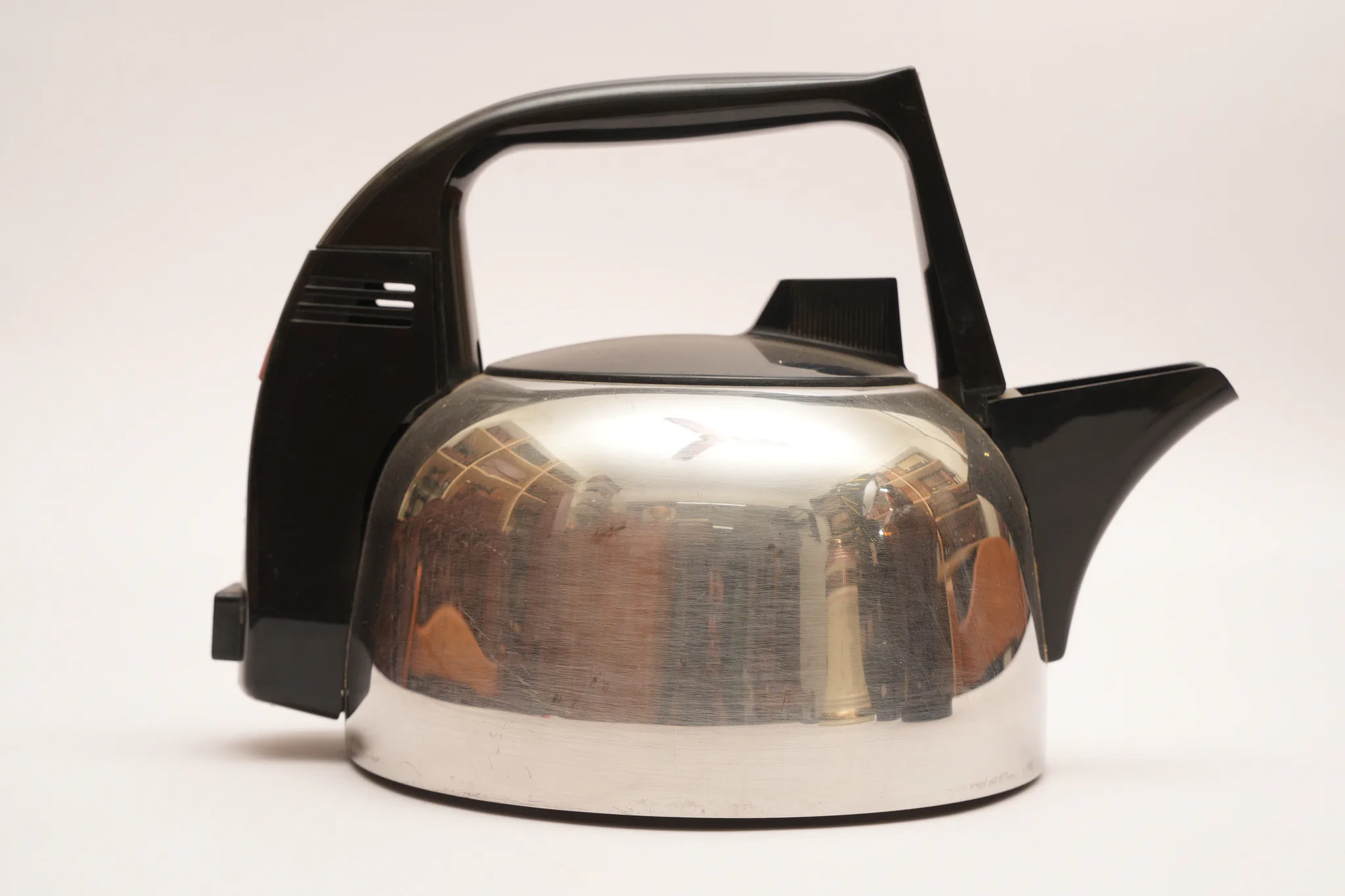 Vintage Mellerware Stainless Steel Electric Kettle — photograph