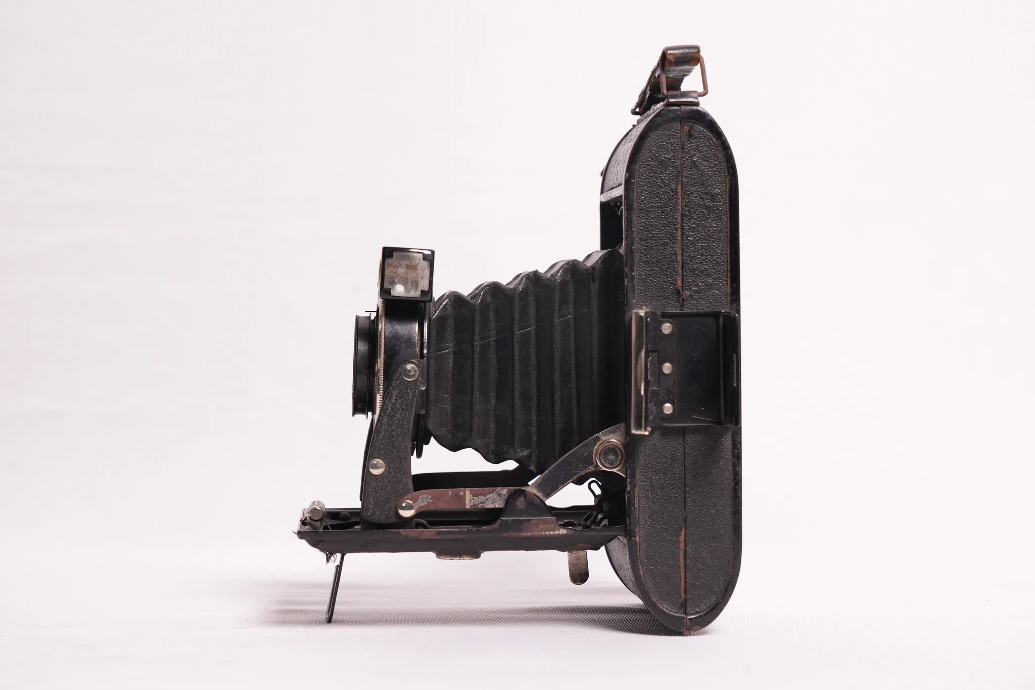 Voigtländer Bessa 6×9 Rollfilm Folding Camera — photograph 2