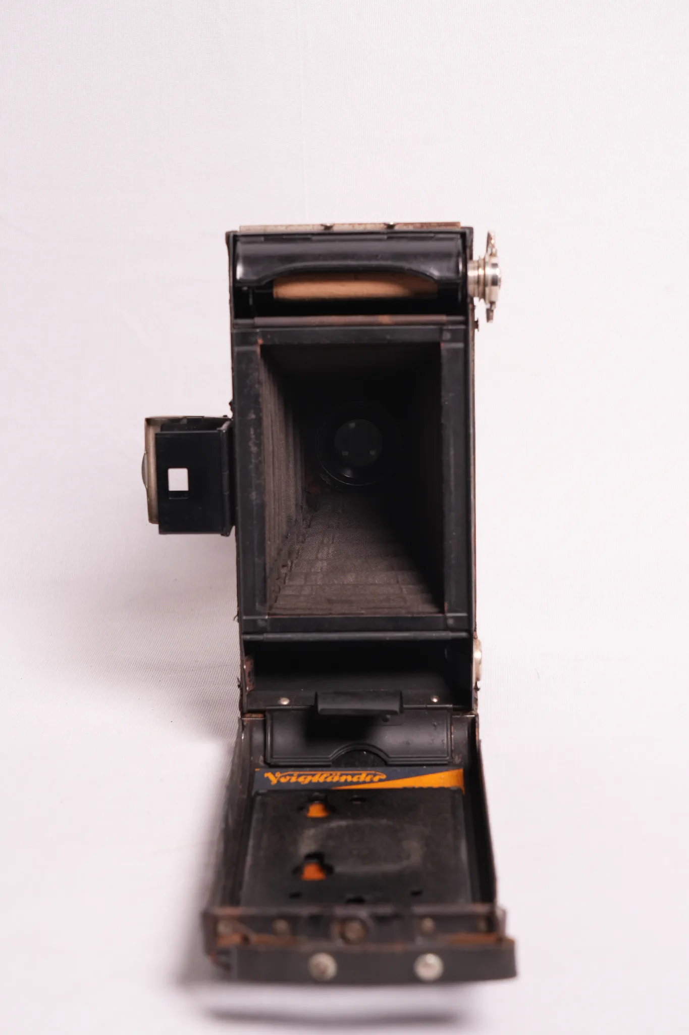 Voigtländer Bessa 6×9 Rollfilm Folding Camera — photograph 5