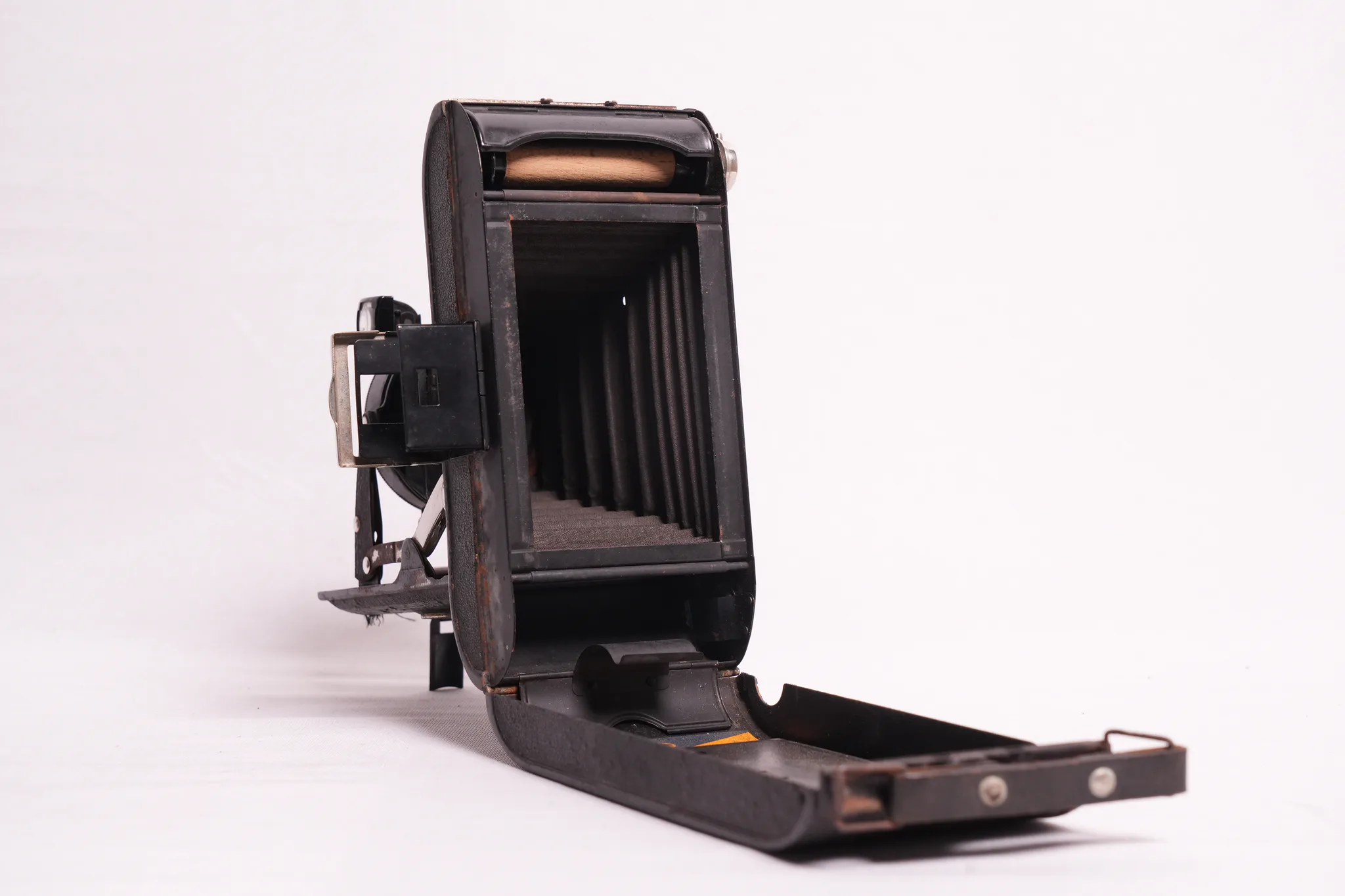 Voigtländer Bessa 6×9 Rollfilm Folding Camera — photograph 6