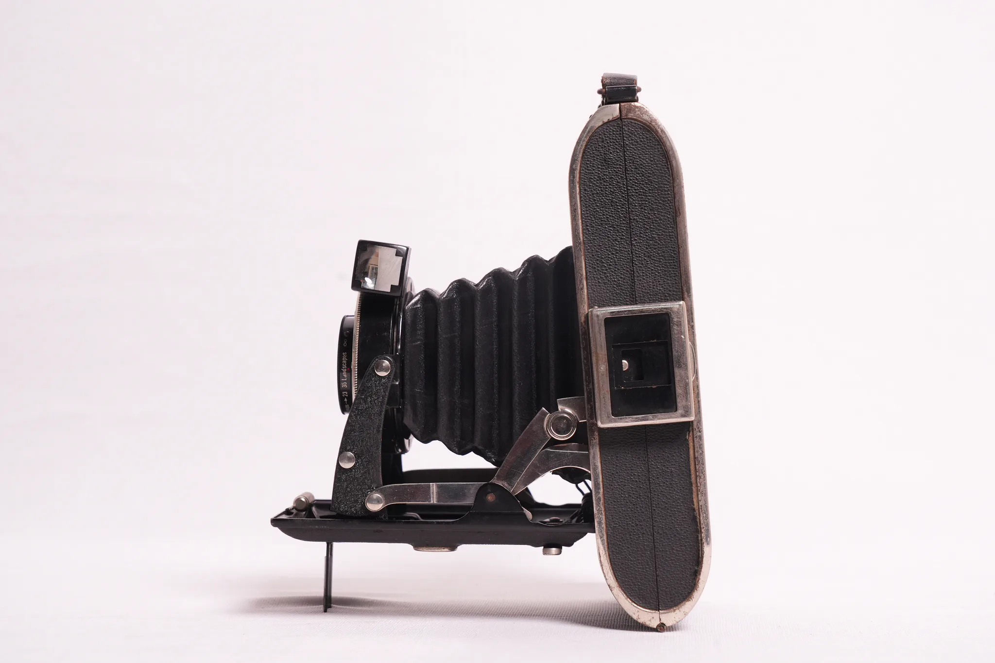 Voigtländer Bessa 6×9 Rollfilm Folding Camera — photograph 9