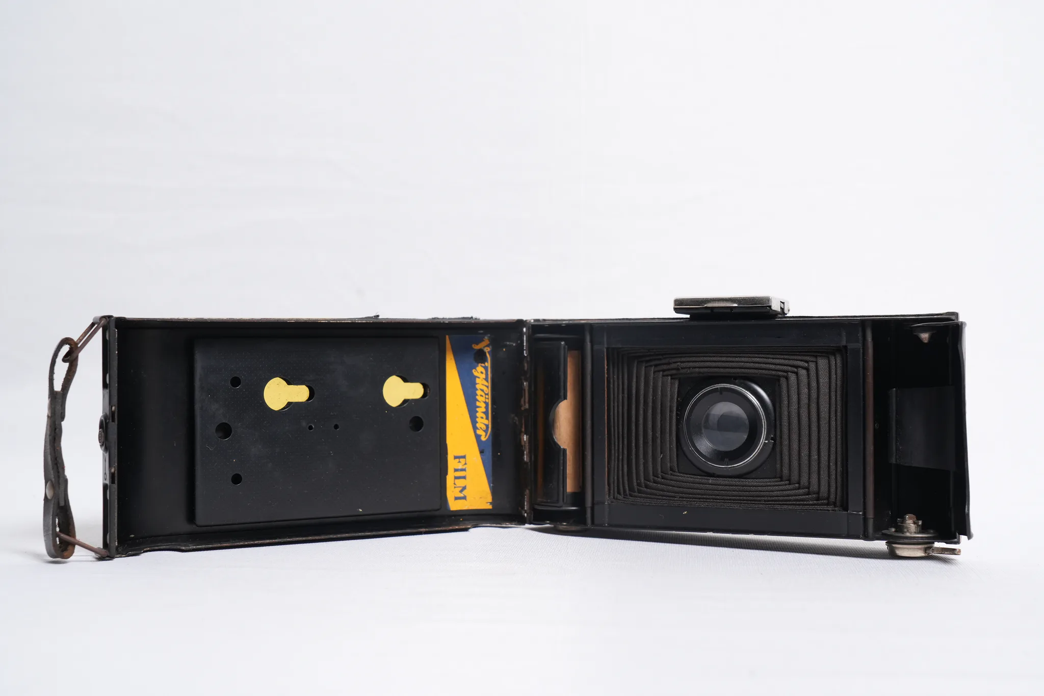 Voigtländer Bessa 6×9 Rollfilm Folding Camera — photograph 10