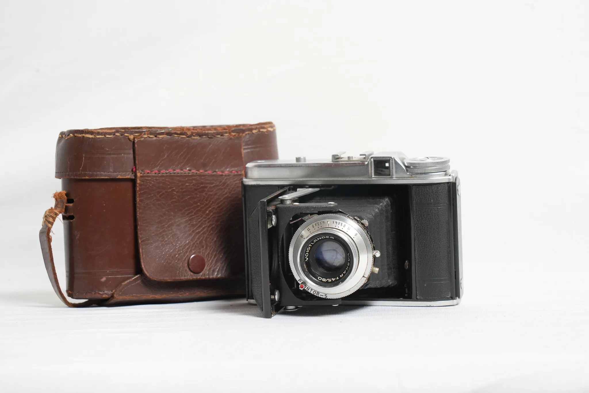 Voigtländer Perkeo I 6x6 Folding Camera — photograph 4