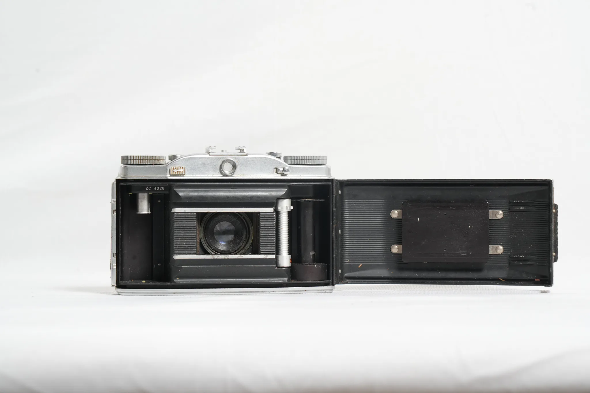 Voigtländer Perkeo I 6x6 Folding Camera — photograph 5