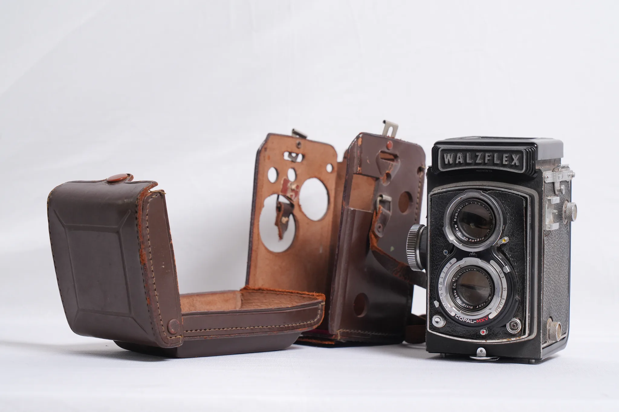 Walzflex TLR Camera with Copal-MXV Shutter and Case — photograph