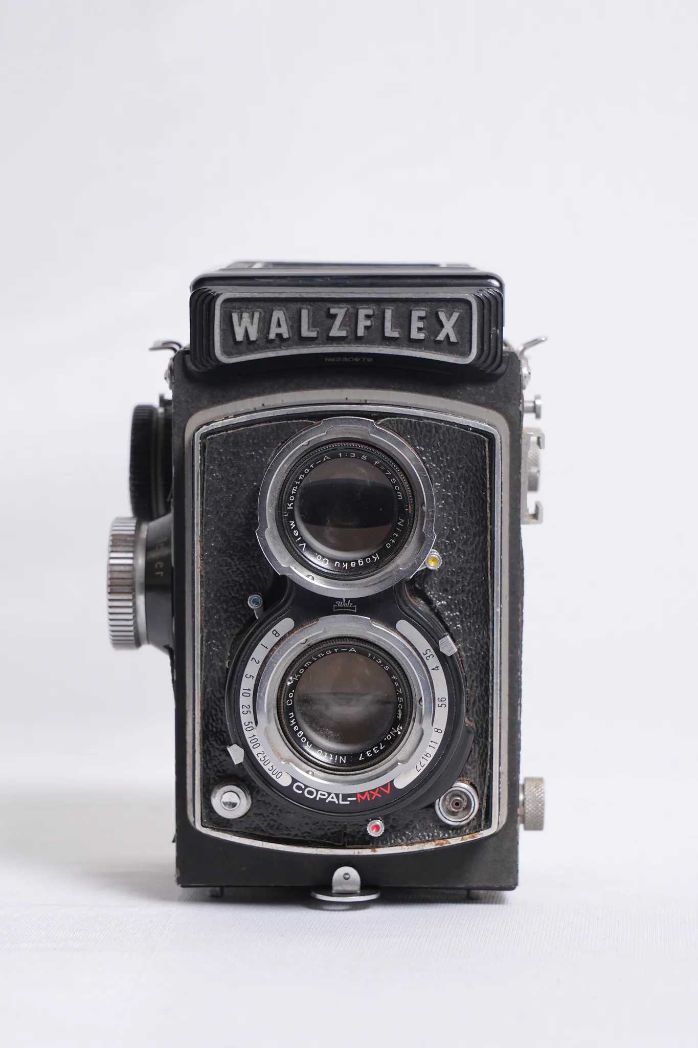 Walzflex TLR Camera with Copal-MXV Shutter and Case — photograph