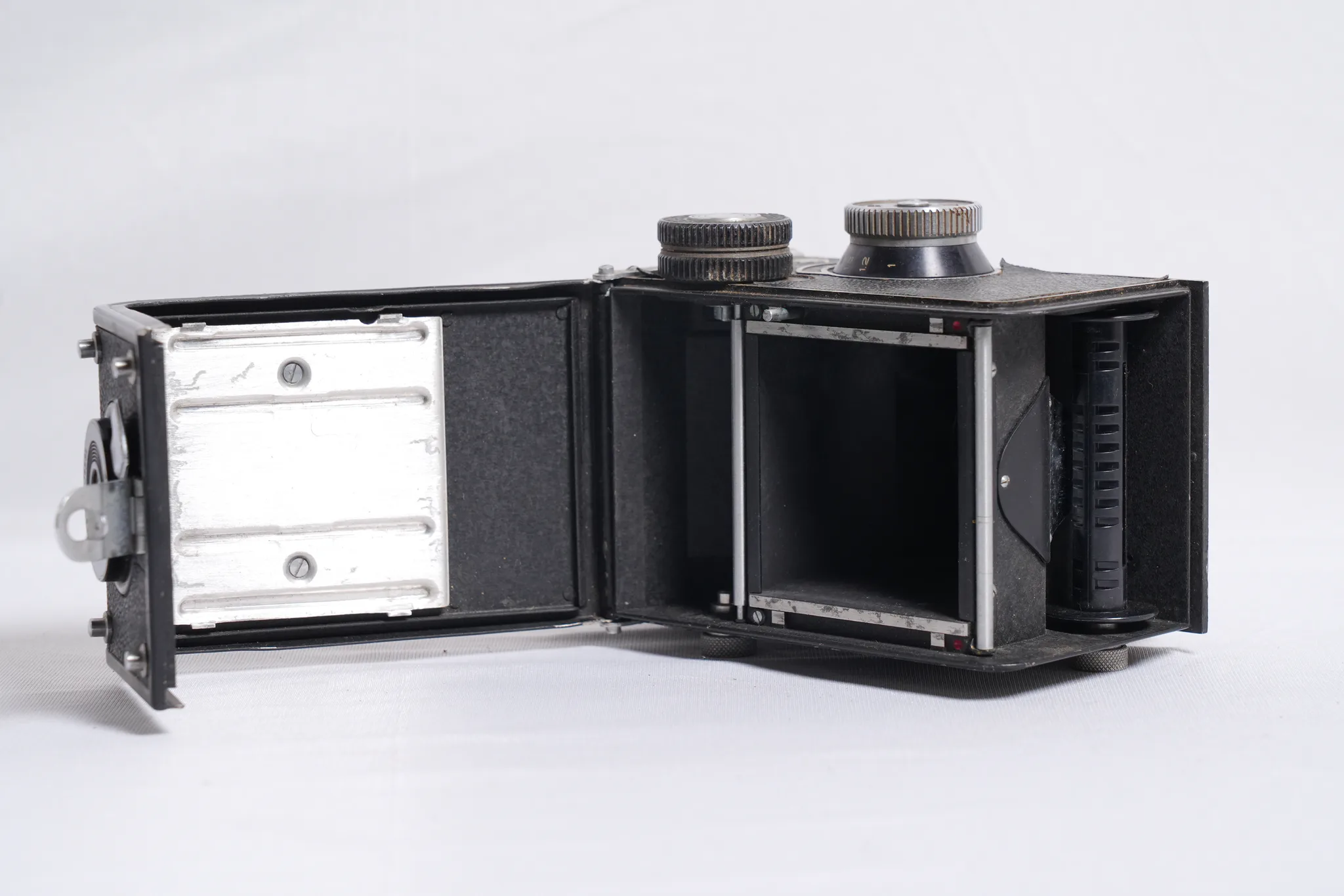 Walzflex TLR Camera with Copal-MXV Shutter and Case — Walz (Walz Co. / Toyo Photo Industry): a tangible chapter of the analog era.