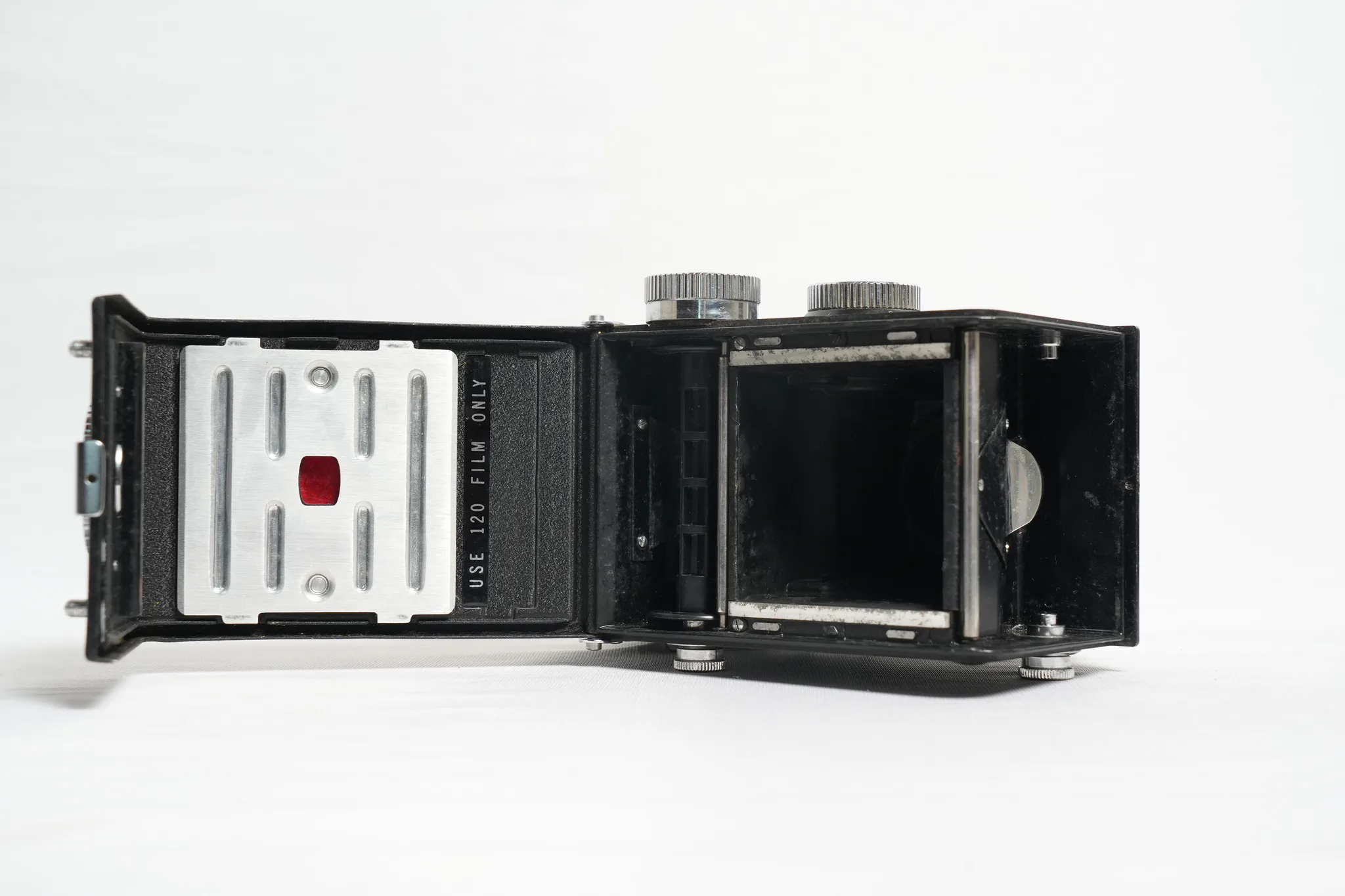 Yashica-A Twin-Lens Reflex 120 Film Camera — photograph 2