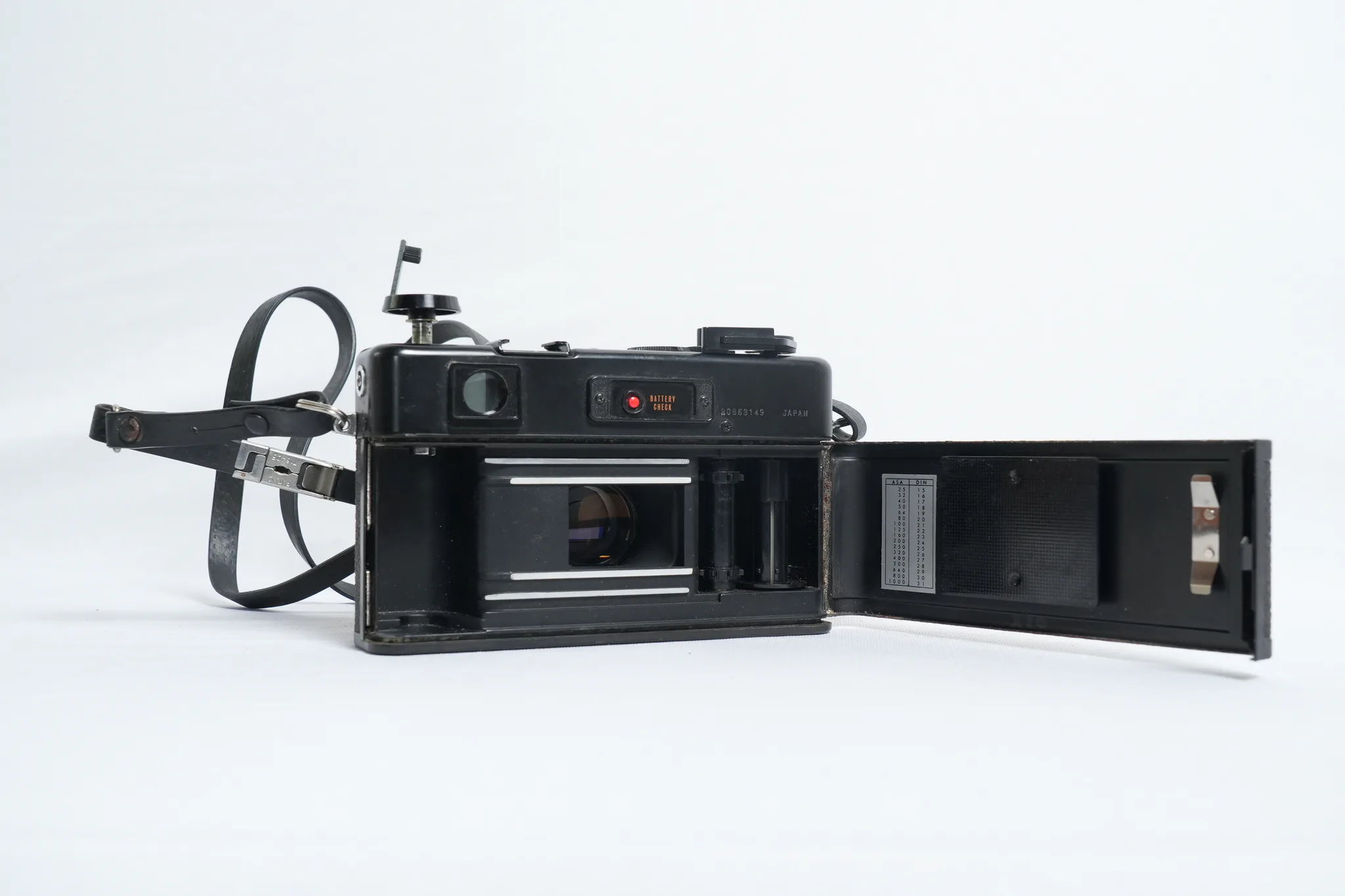 Yashica Electro 35 GT Rangefinder Camera — photograph 5