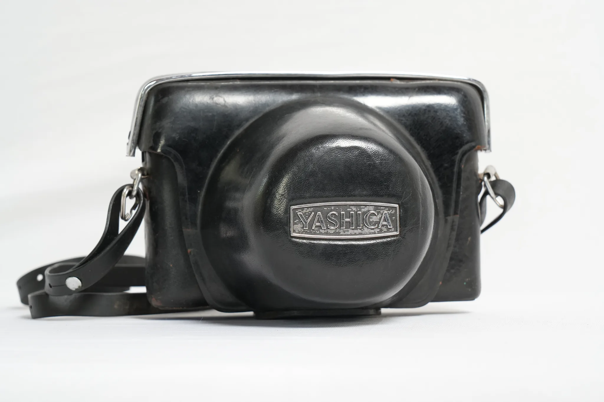 Yashica Lynx-14E IC 35mm Rangefinder Camera — photograph 1