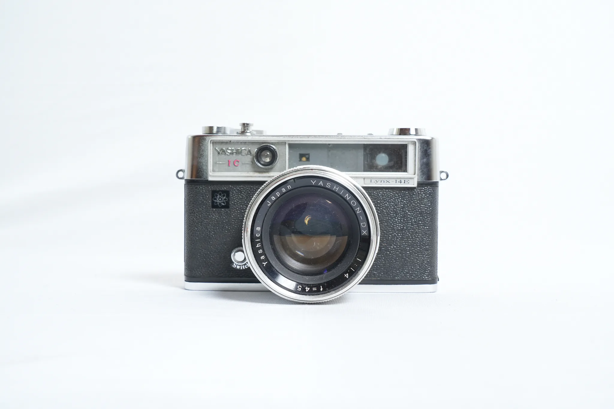 Yashica Lynx-14E IC 35mm Rangefinder Camera — photograph 3
