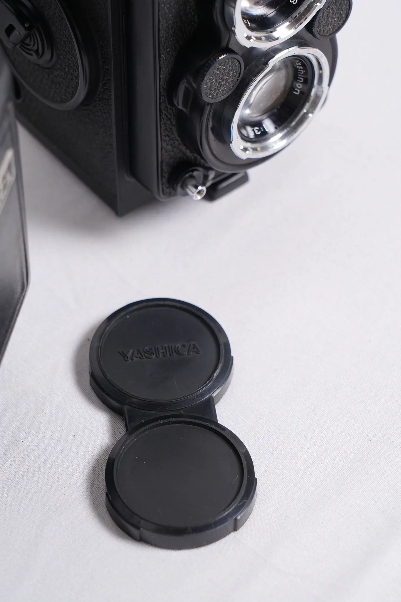 Yashica Mat-124 G TLR Vintage Medium Format Film Camera — photograph