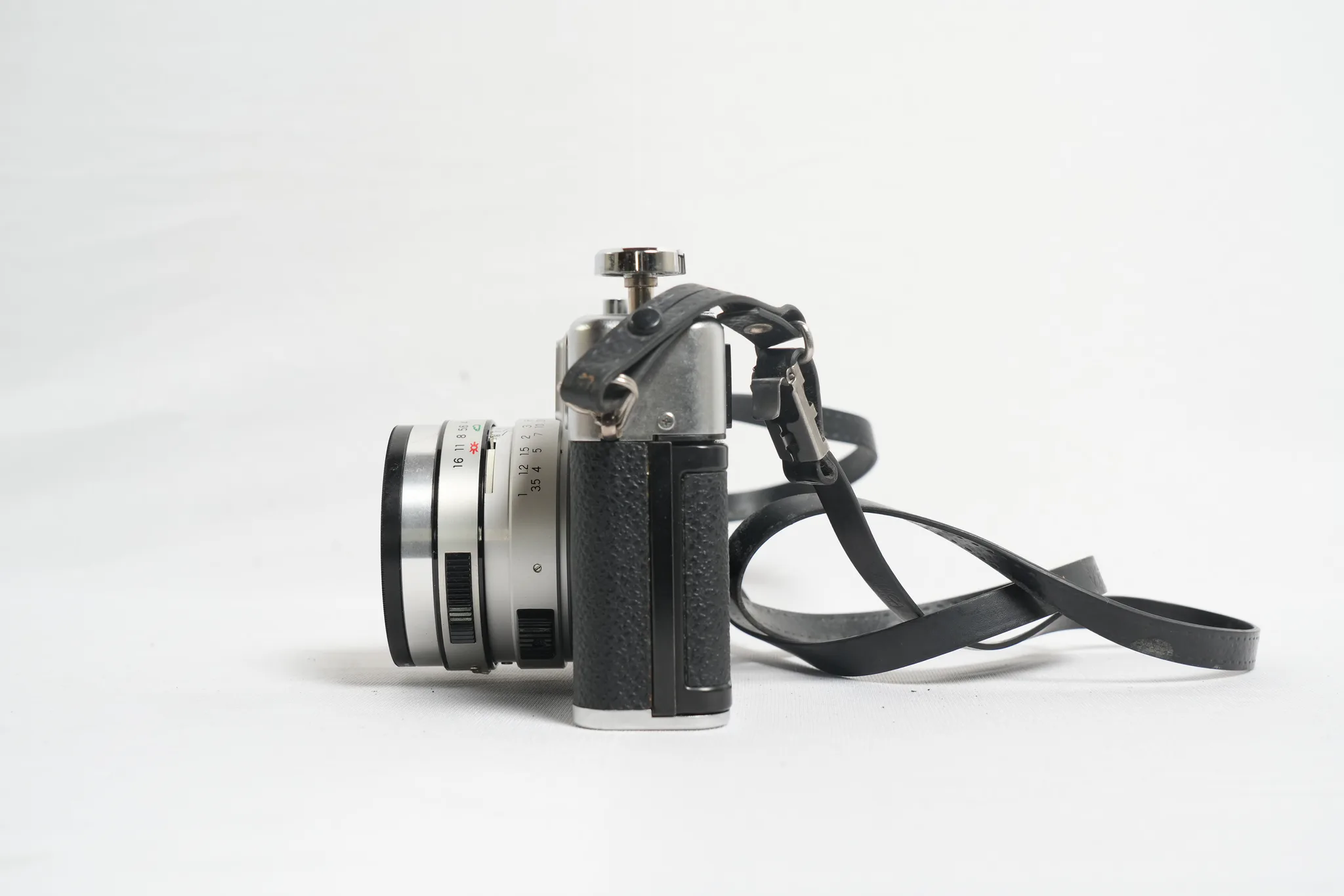 Yashica MG-1 35mm Rangefinder Camera with Fitted Case — photograph 4