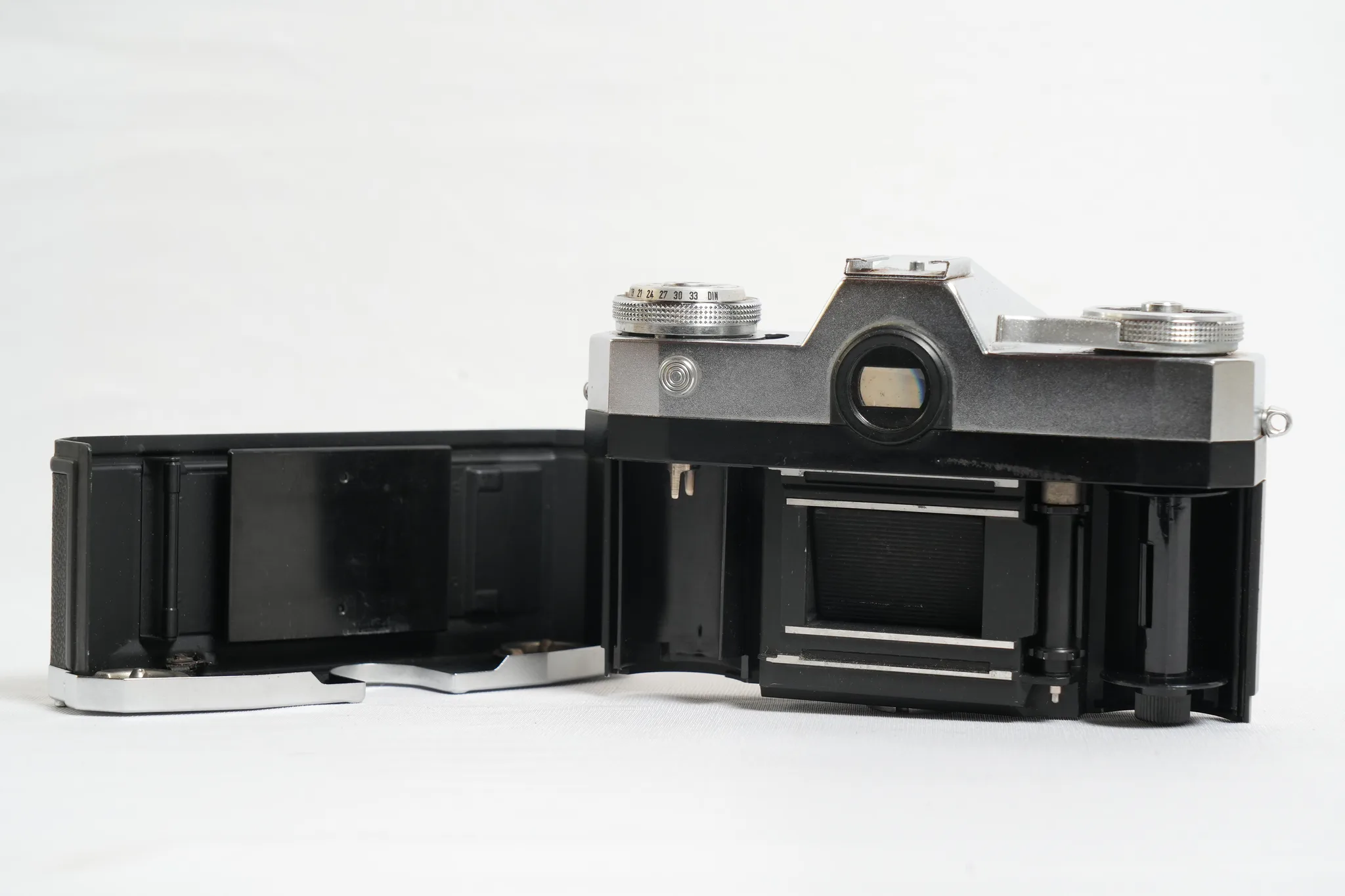 Zeiss Ikon Contaflex Prima 35mm SLR Camera — photograph 6