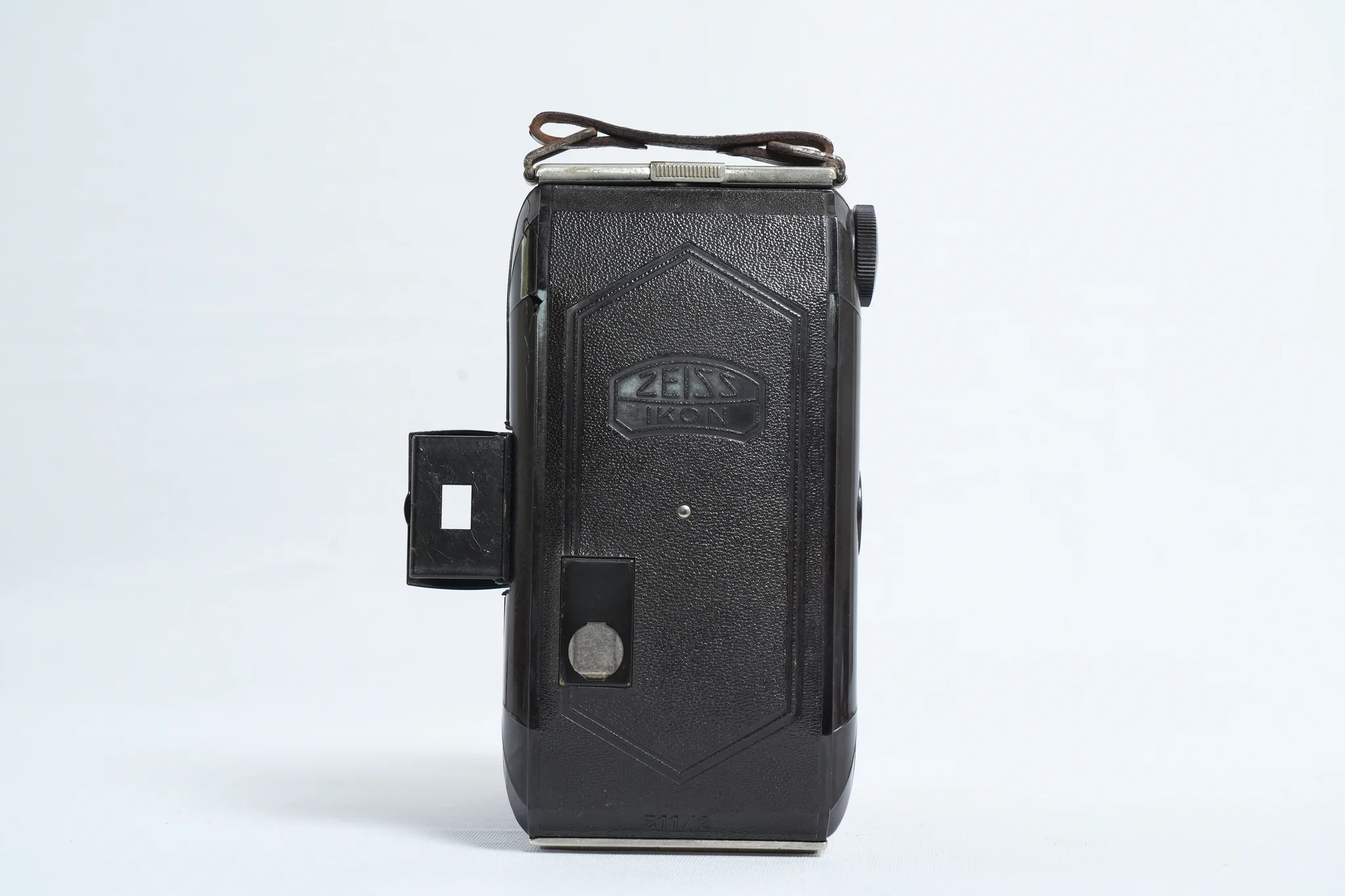 Zeiss Ikon Simplex 6x9 Bakelite Folding Camera — photograph 2