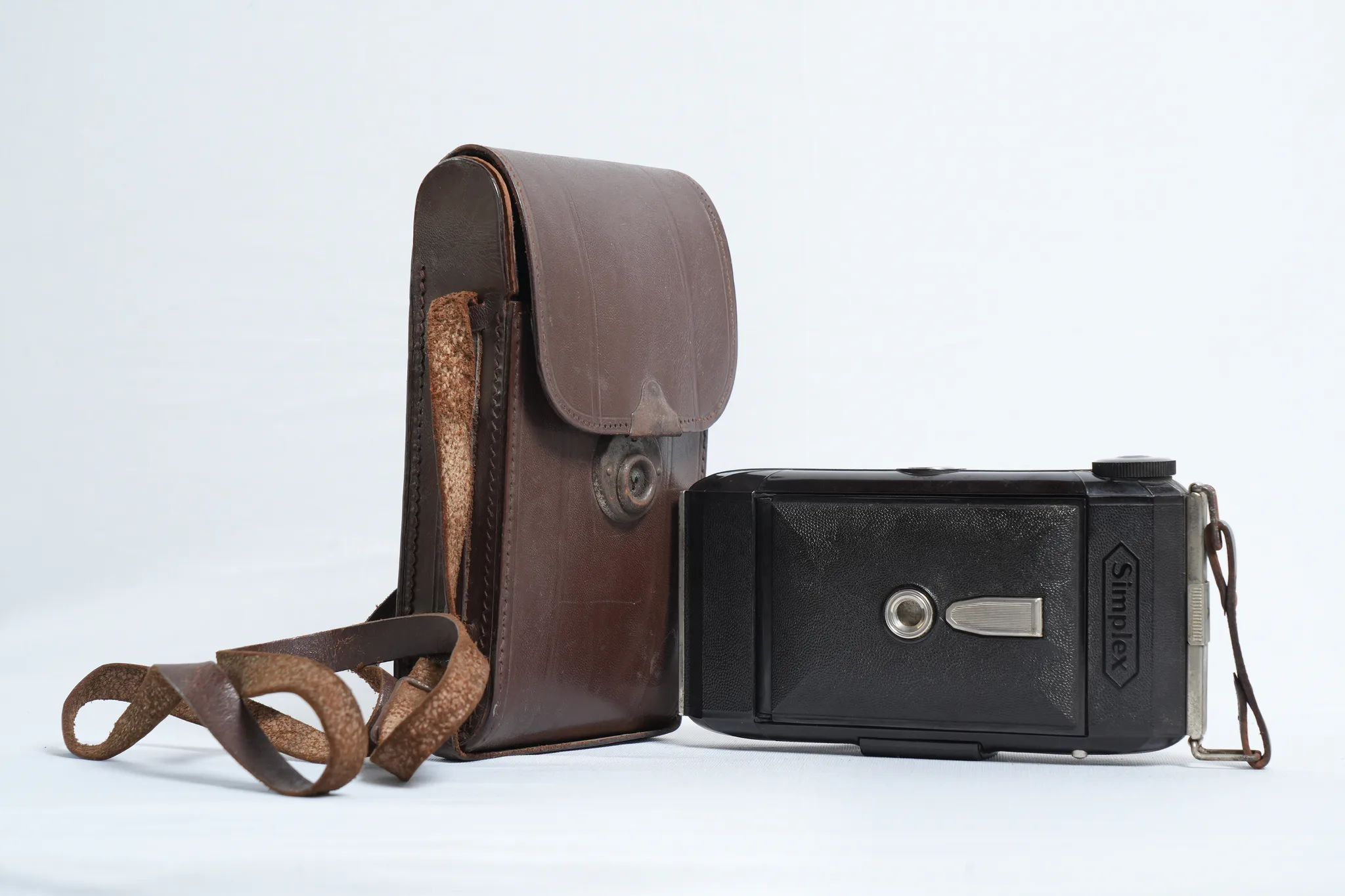 Zeiss Ikon Simplex 6x9 Bakelite Folding Camera — photograph 5