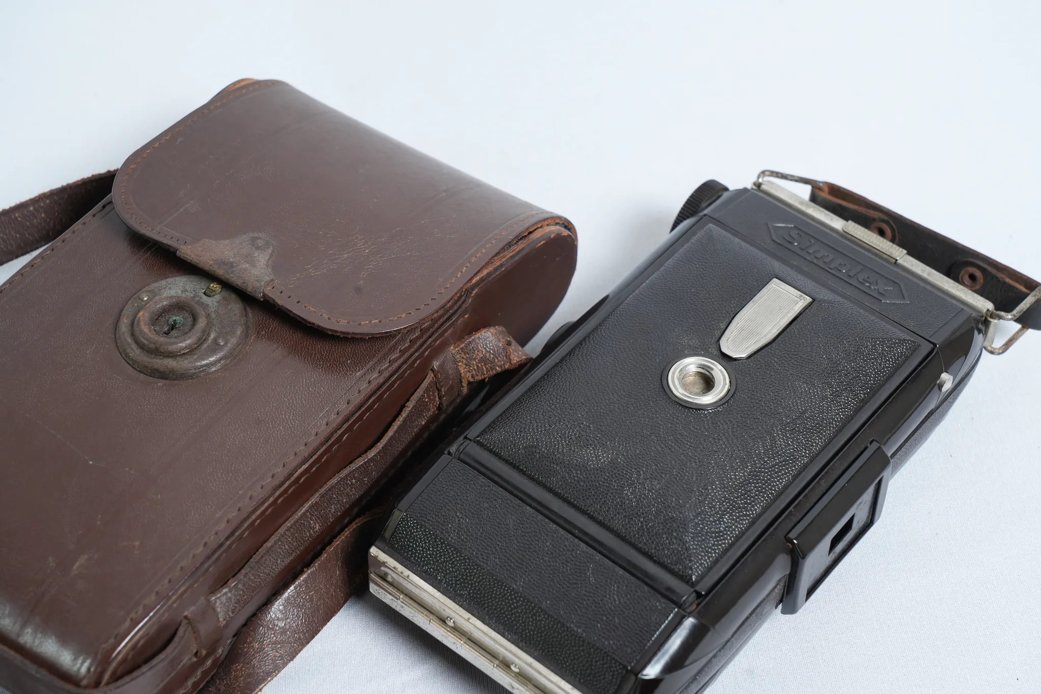 Zeiss Ikon Simplex 6x9 Bakelite Folding Camera — photograph 6