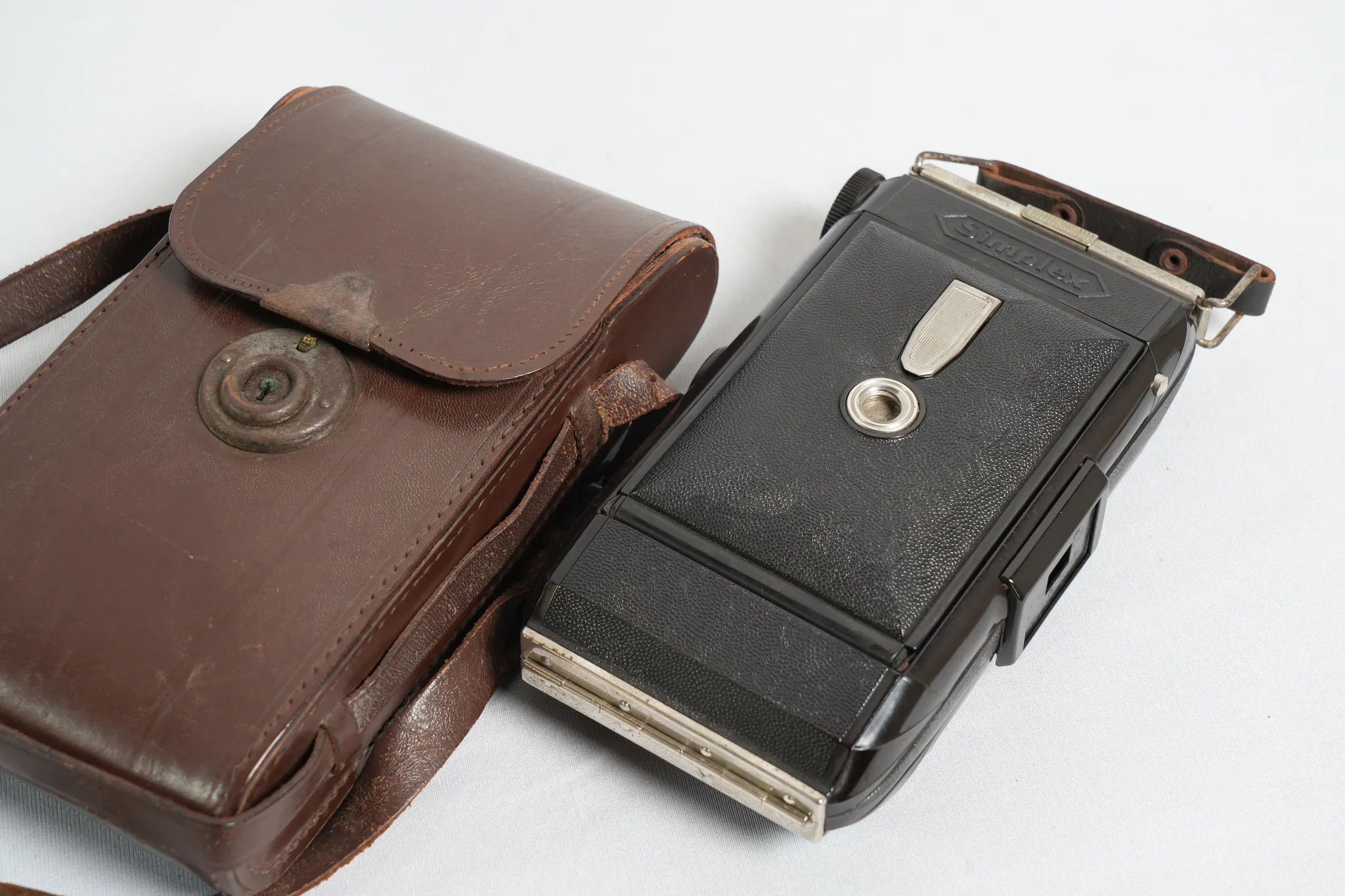 Zeiss Ikon Simplex 6x9 Bakelite Folding Camera — photograph 7