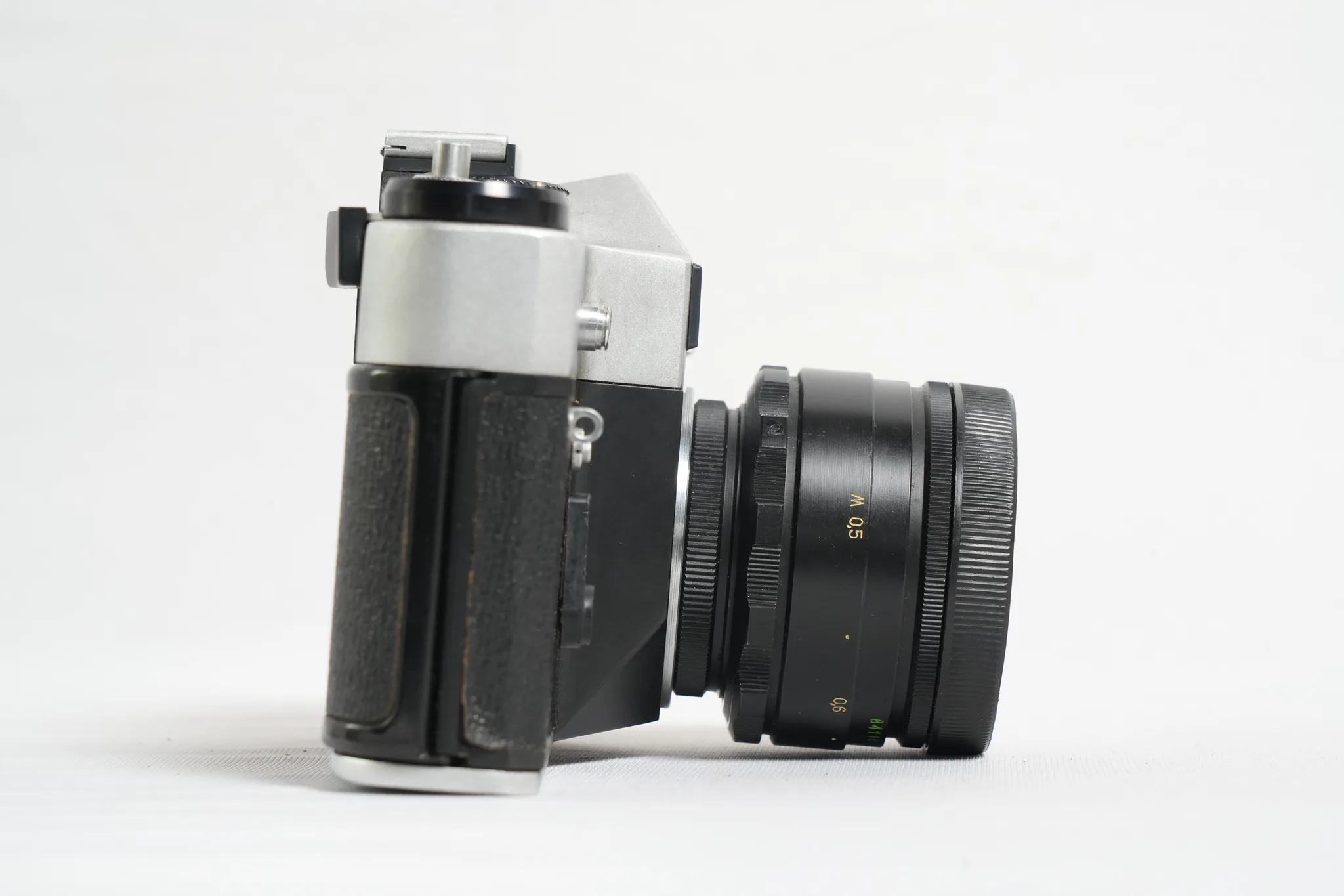 Zenit ET 35mm SLR Film Camera with Fitted Case — photograph 3