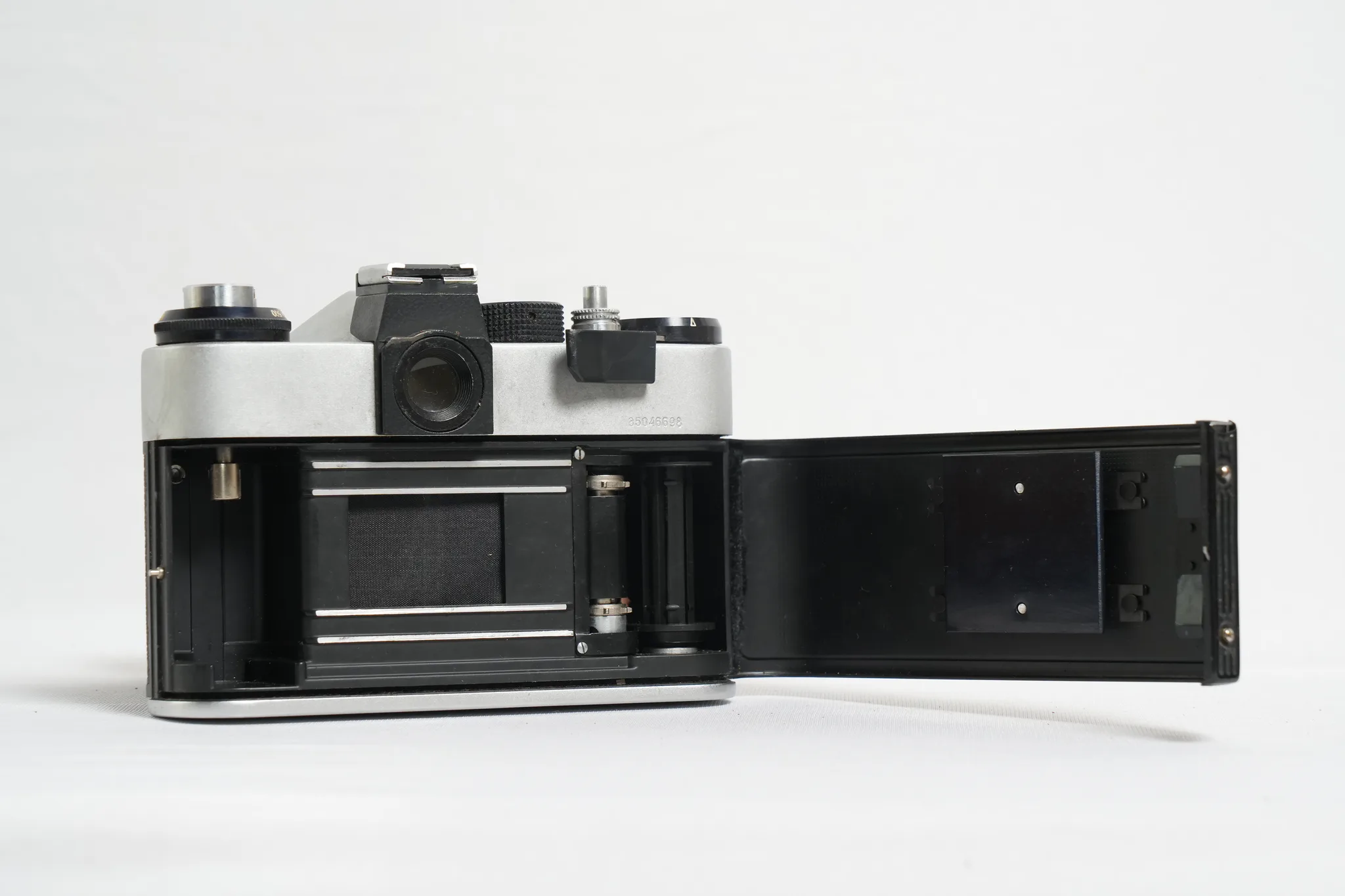 Zenit ET 35mm SLR Film Camera with Fitted Case — photograph 5