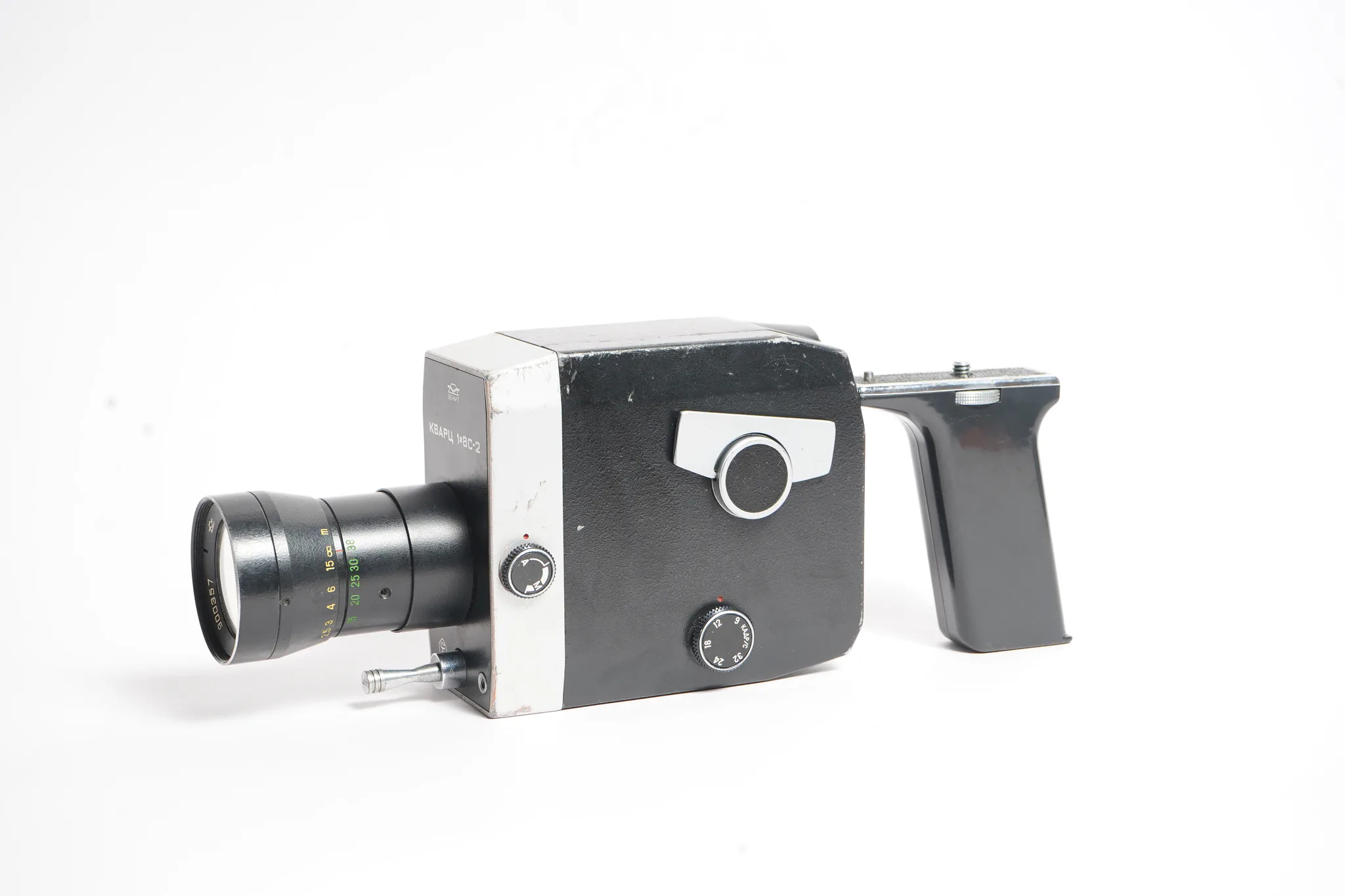 Zenit Quarz 1x8S-2 8mm Cine Camera — photograph