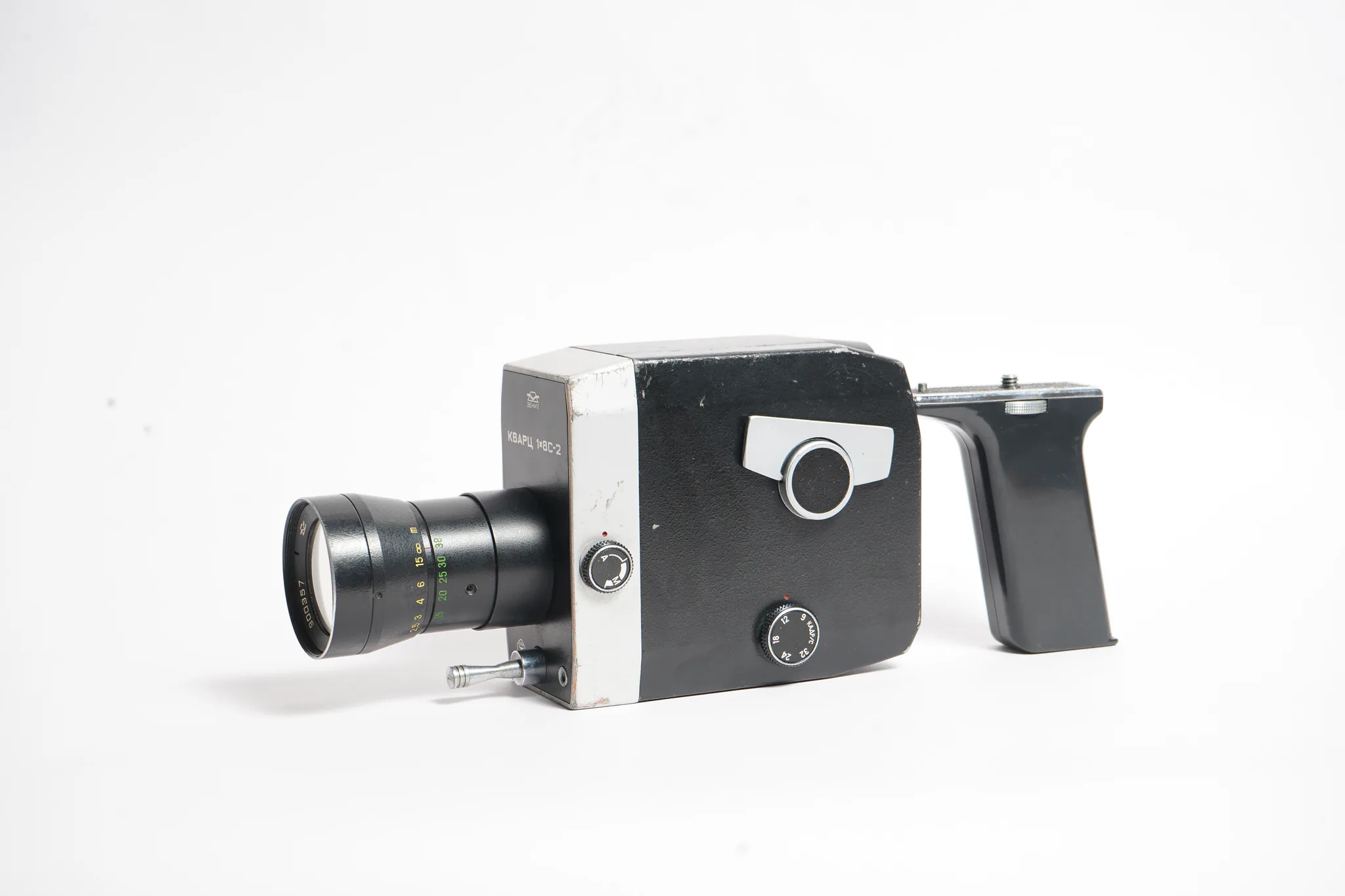 Zenit Quarz 1x8S-2 8mm Cine Camera — photograph