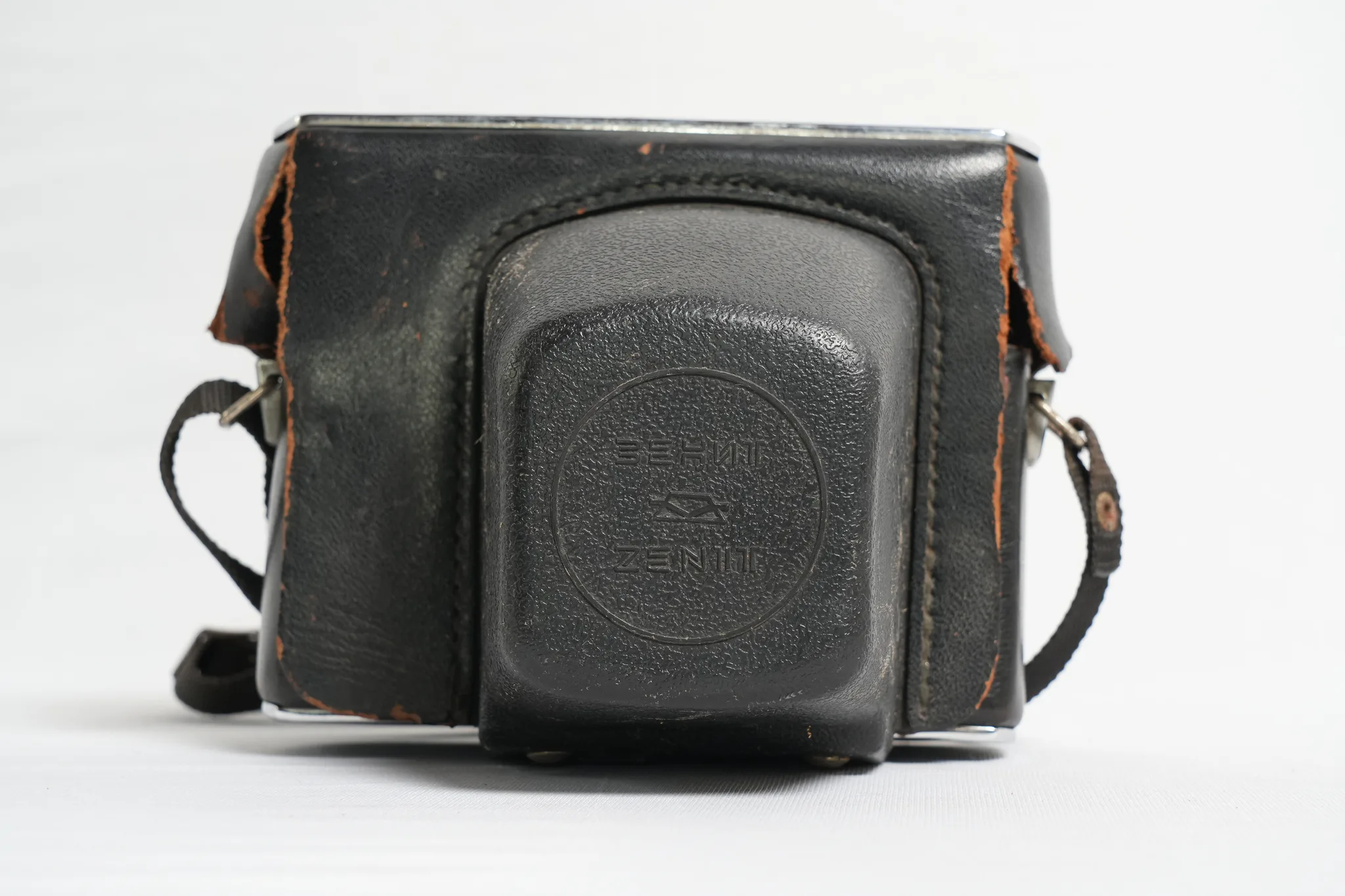 Zenit TTL 35mm SLR Film Camera in Black Finish — photograph 1