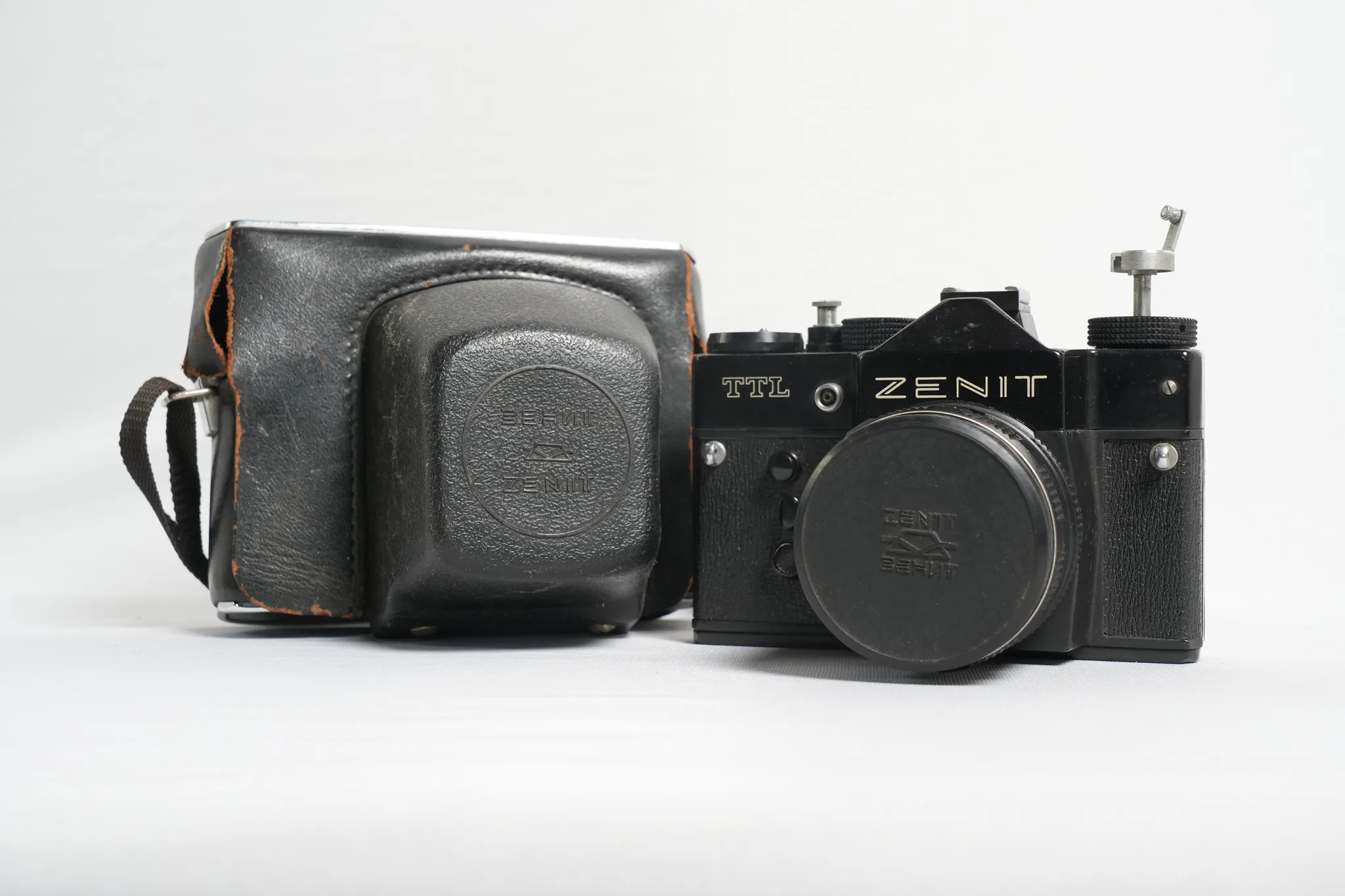 Zenit TTL 35mm SLR Film Camera in Black Finish — photograph 2