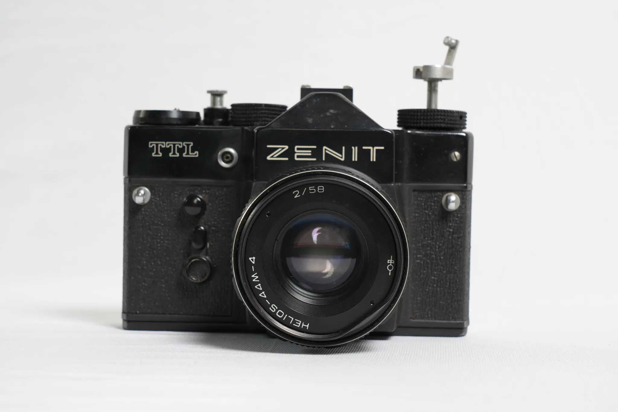 Zenit TTL 35mm SLR Film Camera in Black Finish — photograph 3