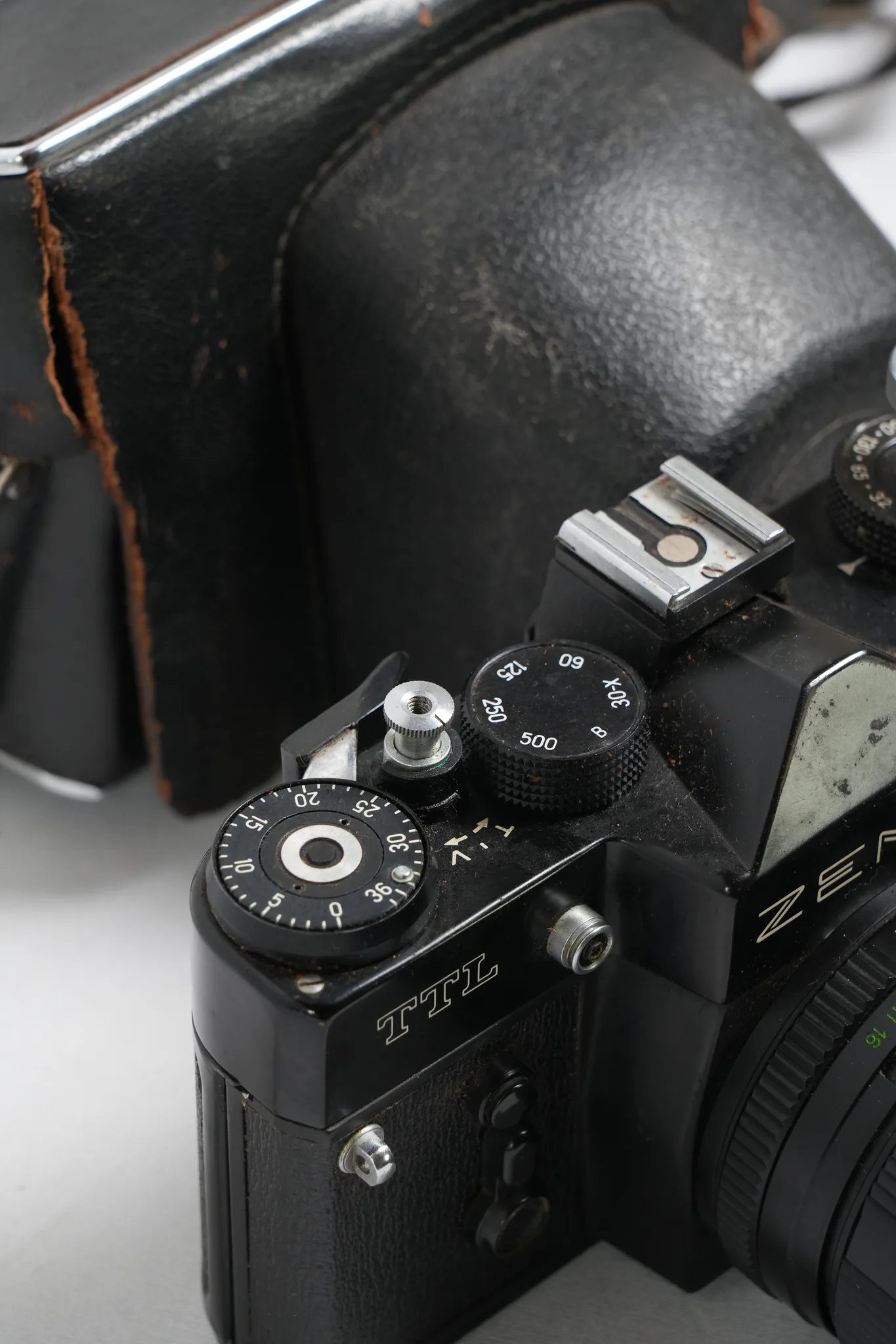 Zenit TTL 35mm SLR Film Camera in Black Finish — photograph 8