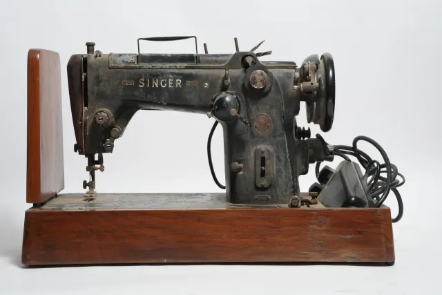 Singer 319K Swing-Needle Sewing Machine