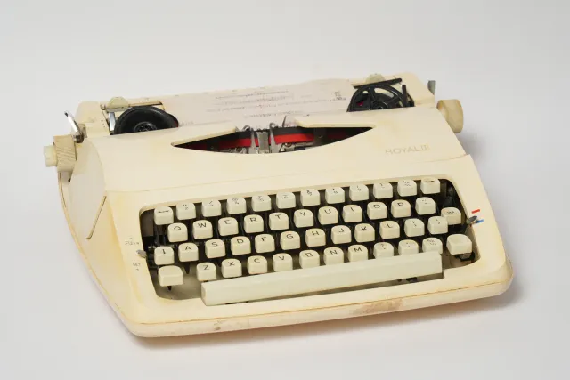Royal Safari Vintage Textured Grey Typewriter