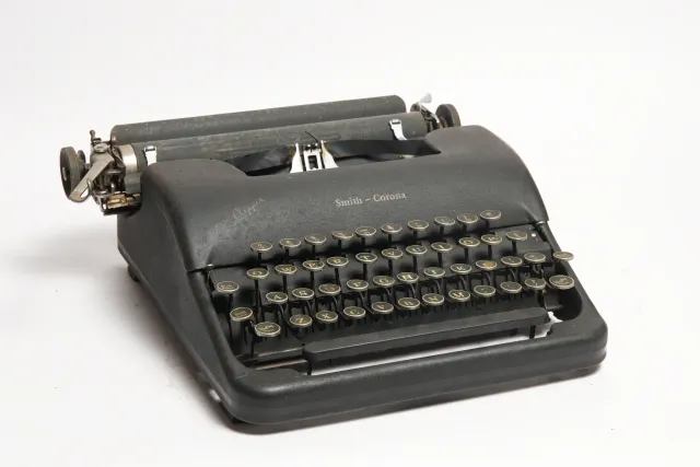 Smith-Corona Clipper Portable Typewriter