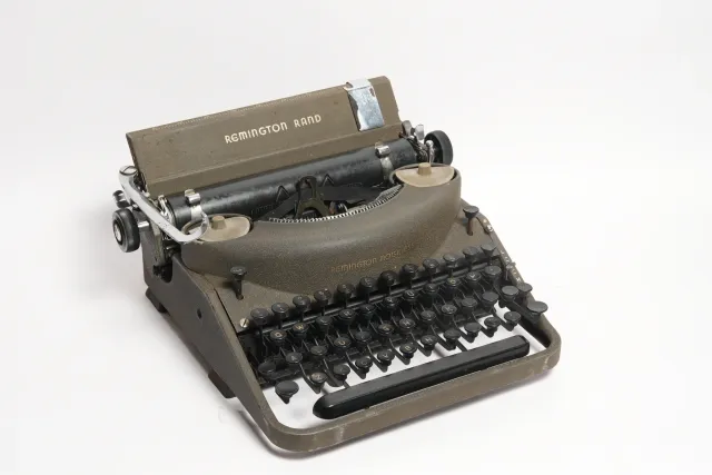 Remington Rand Noiseless Portable Typewriter with Case