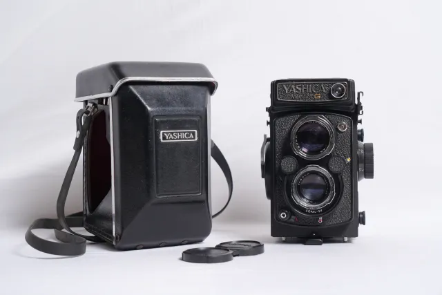 Yashica Mat-124 G TLR Vintage Medium Format Film Camera