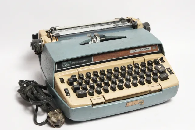 SCM Smith-Corona Electra 210 Electric Typewriter