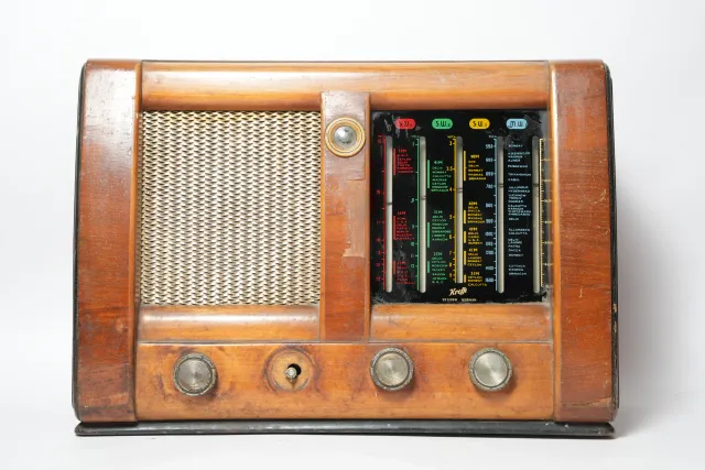 Krefft Model 5466 Tube Radio Chassis