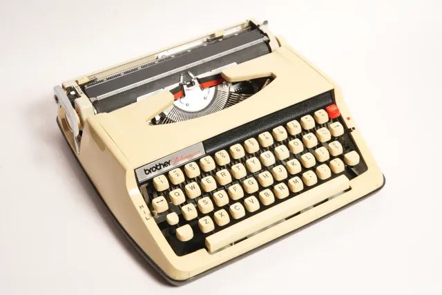 Brother Deluxe 800T Vintage Portable Typewriter