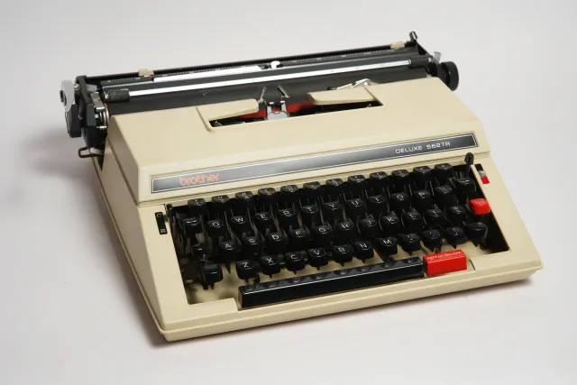 Brother Deluxe 562TR Vintage Portable Typewriter
